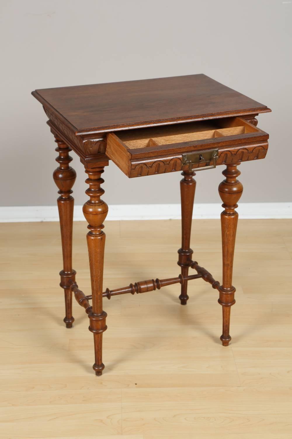 Oak side table, circa 1880. Elegant oak side table with one drawer, in very good original condition. Complimentary delivery and set up within 100 mile radius from Chicago, IL.