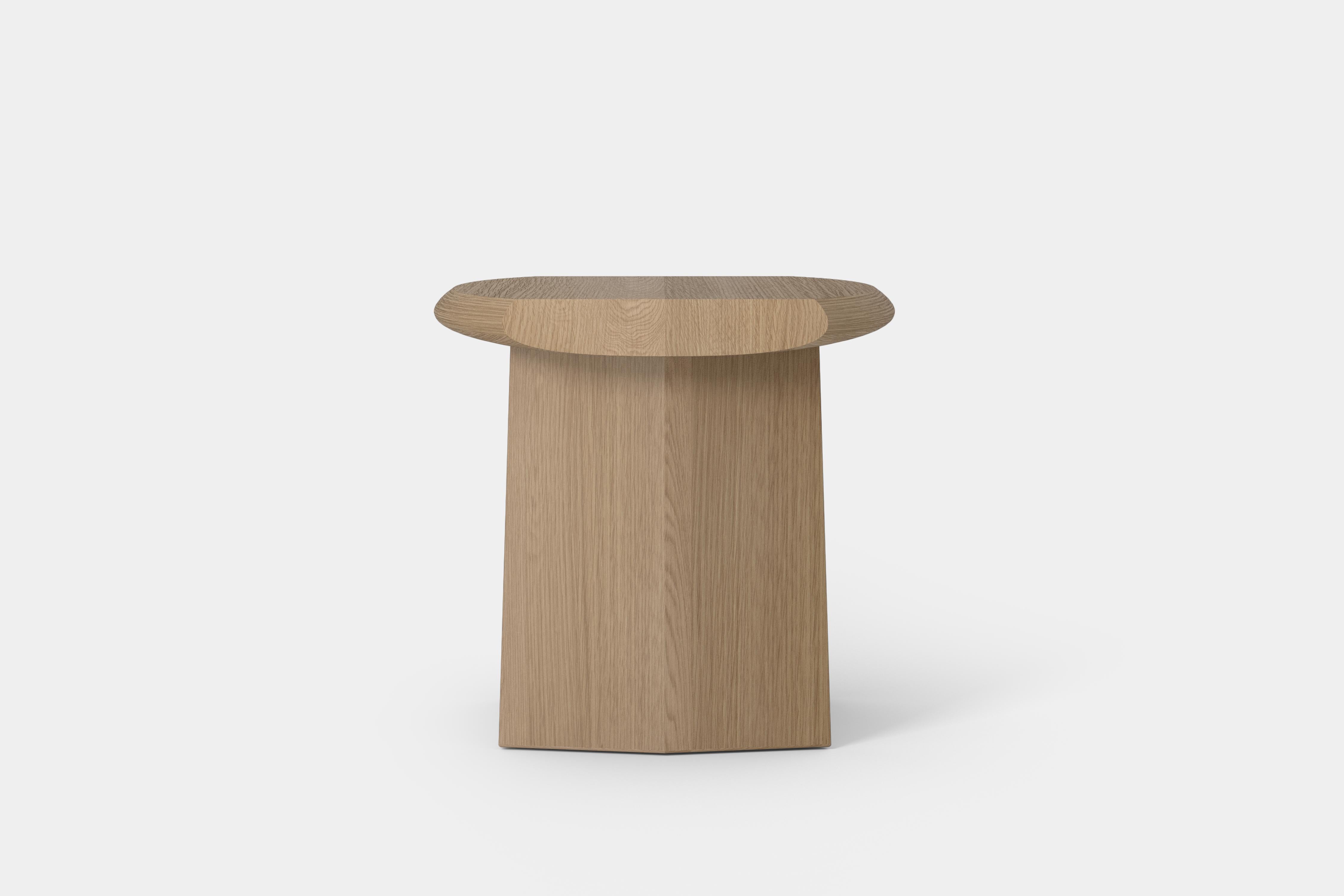 XXIe siècle et contemporain Peana Table d'appoint, table de nuit et tabouret en chêne naturel par Joel Escalona en vente
