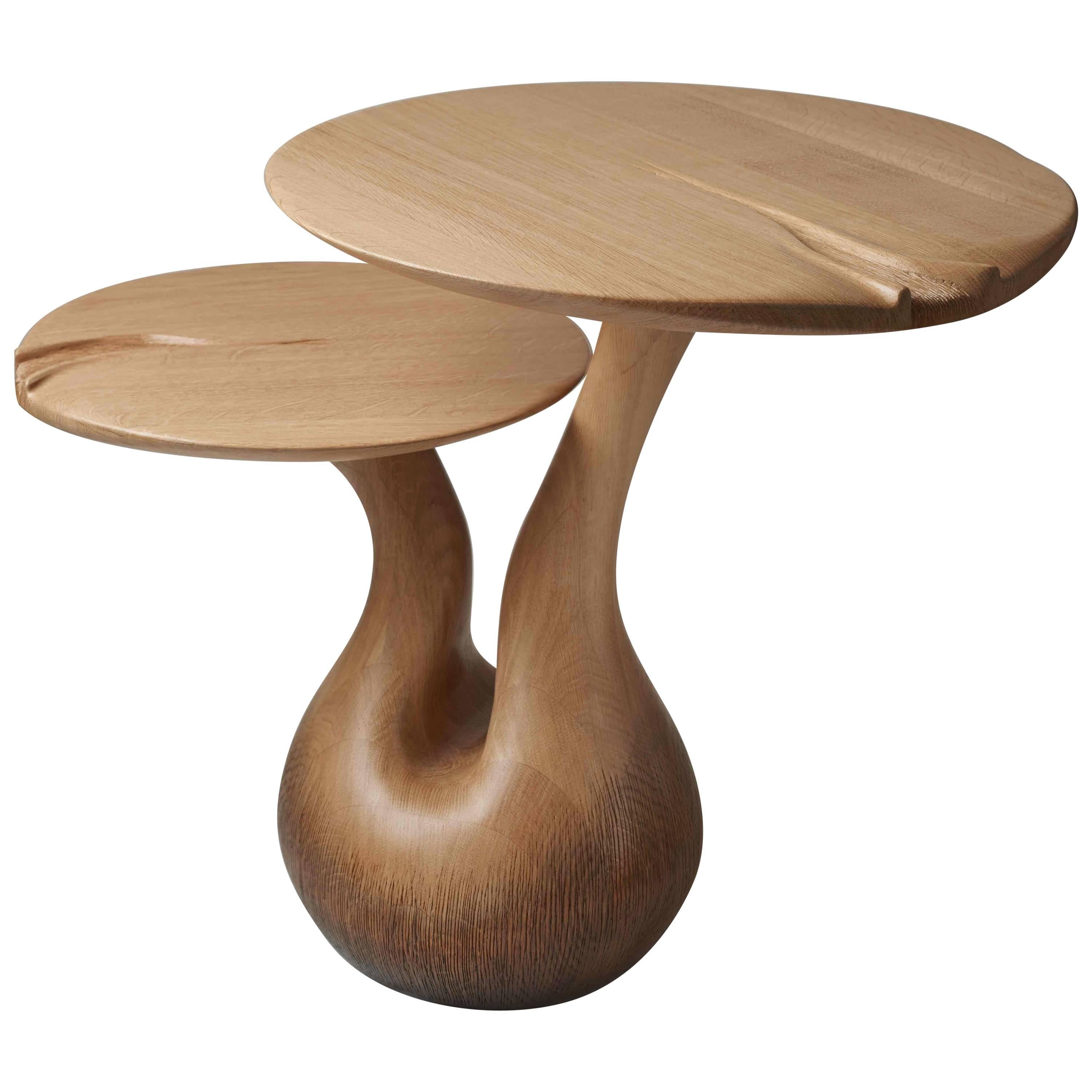 Mesa auxiliar de roble de "Tables Enchantées" del diseñador Hoon Moreau