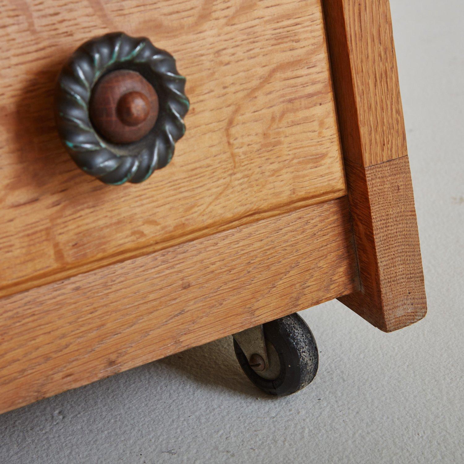 Oak Side Table with Drawer by Guillerme et Chambron, France, 1960s In Good Condition In Chicago, IL