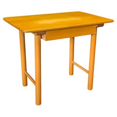 Mesa auxiliar de roble con cajón