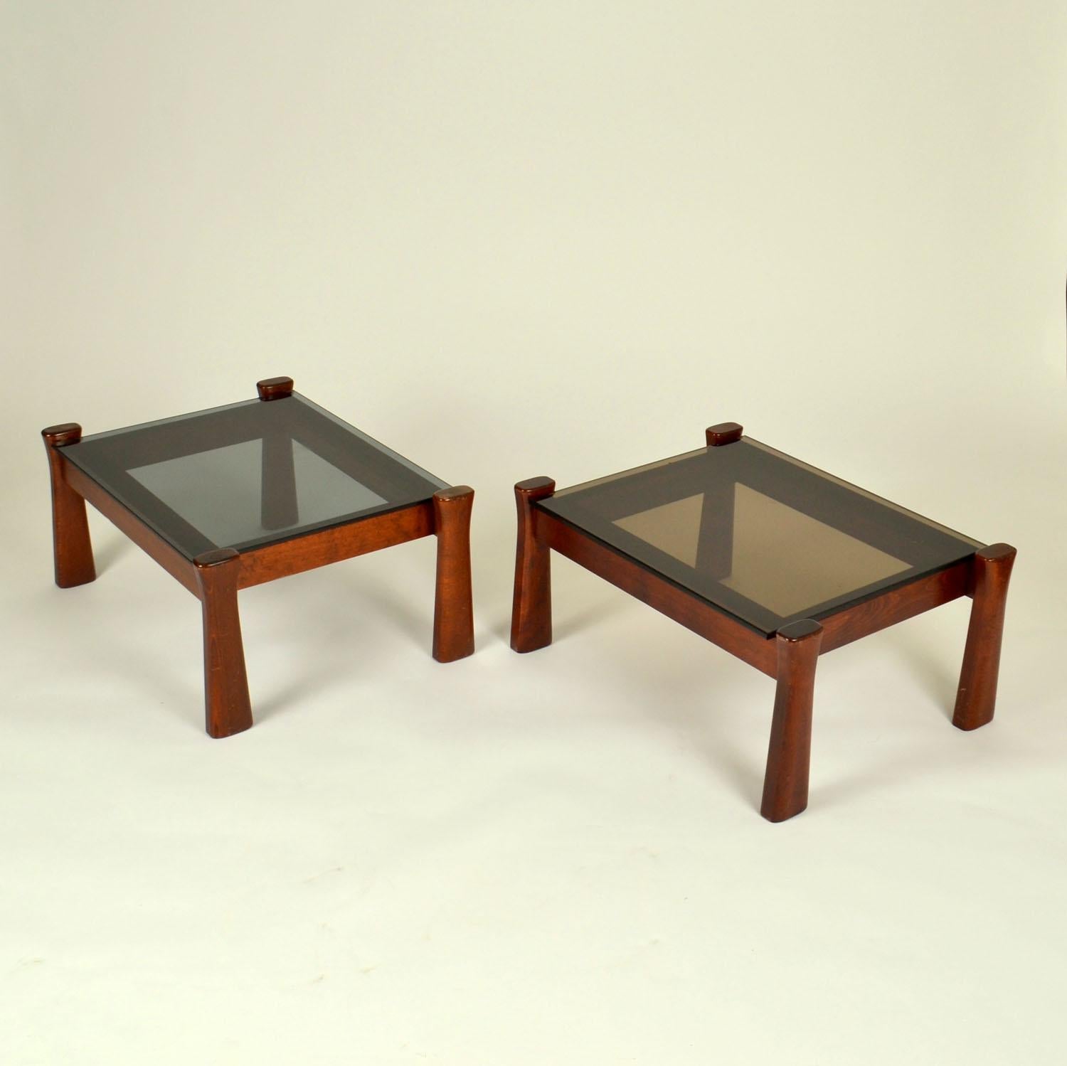 Mid-Century Modern Tables d'appoint en chêne avec plateau en verre teinté 1970, Italie en vente
