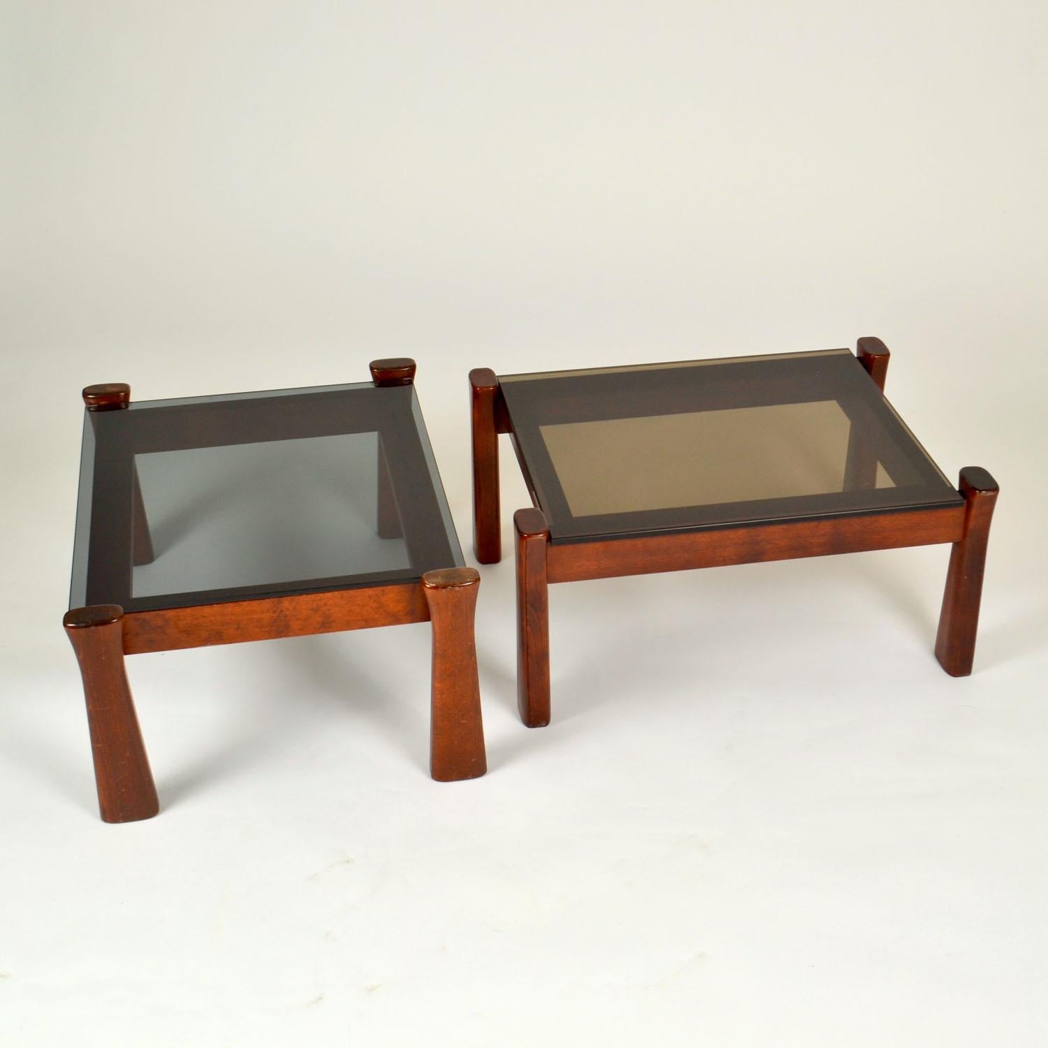 Tables d'appoint en chêne avec plateau en verre teinté 1970, Italie Bon état - En vente à London, GB