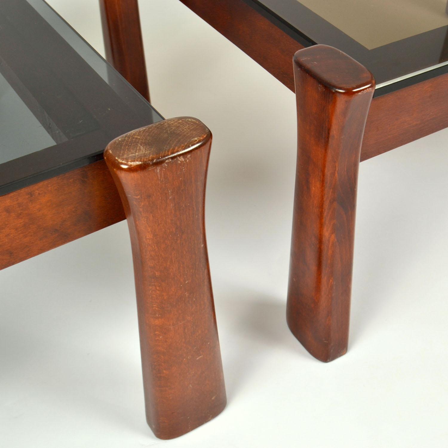 Fin du 20e siècle Tables d'appoint en chêne avec plateau en verre teinté 1970, Italie en vente
