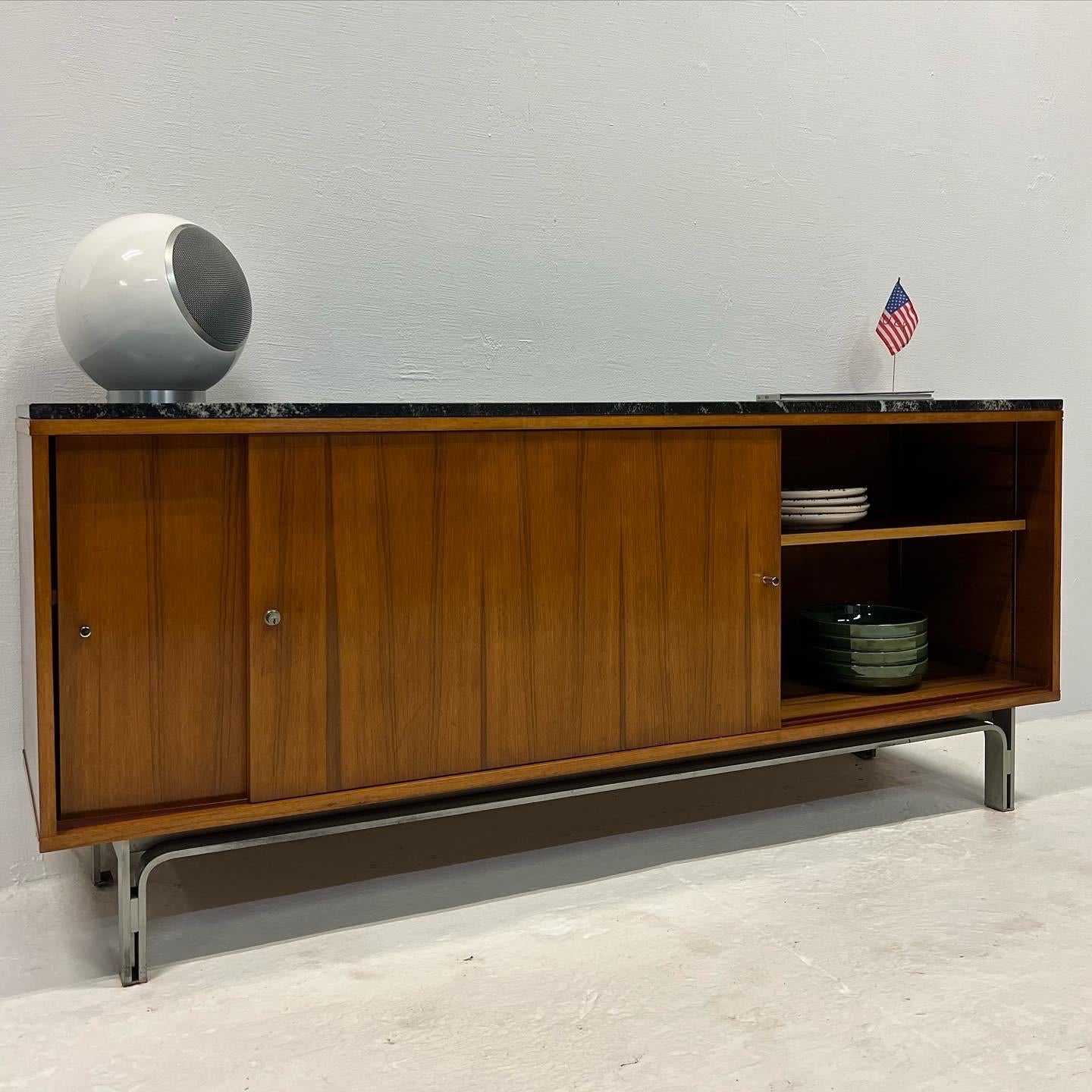 Large 1970s sideboard in oak, cast aluminum base and black granite top. DLG Florence Knoll, Georges Frydman. Very stable and solid, in good vintage condition. The granite top is new.