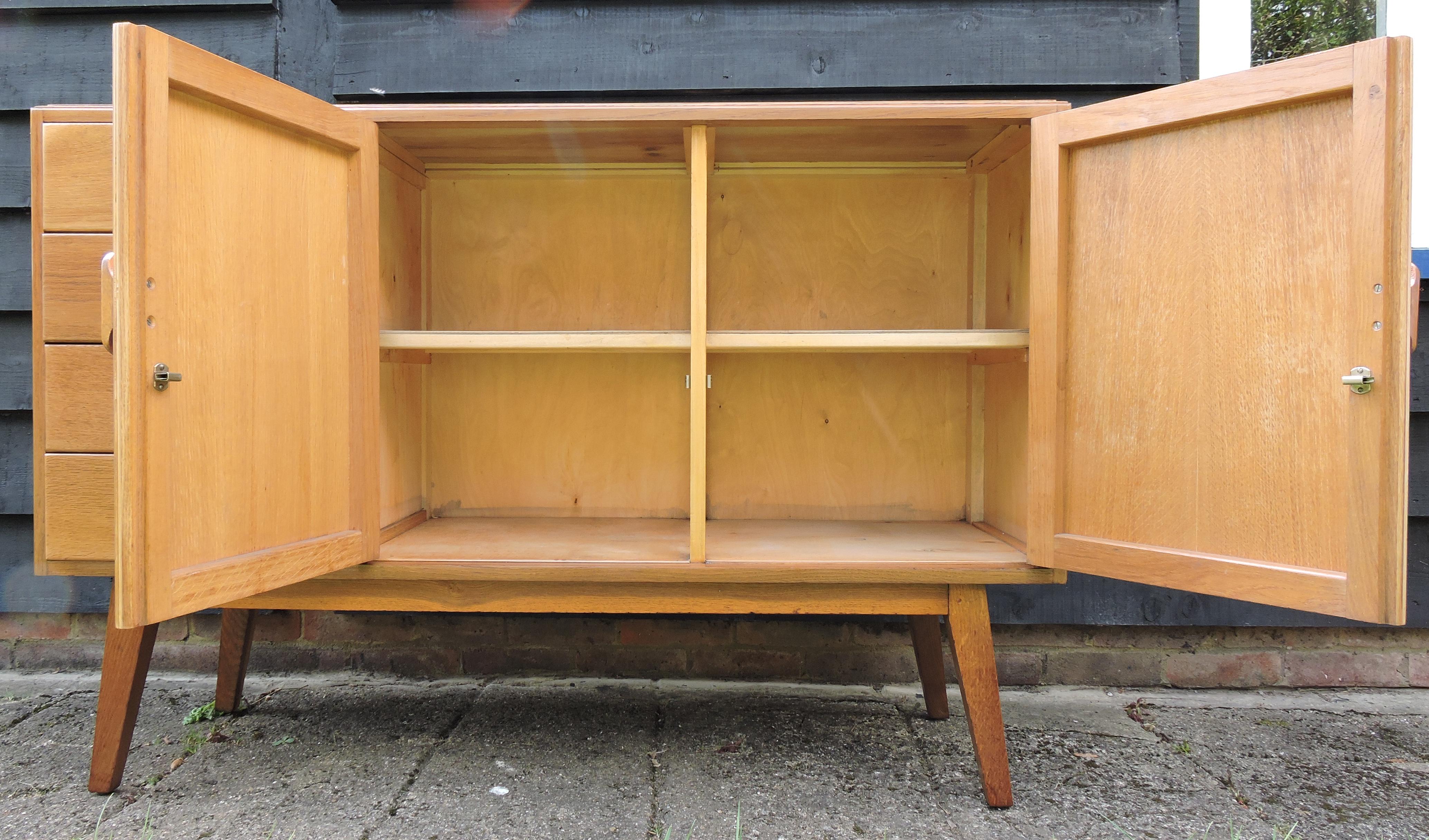 Oak Sideboard by Ercol, 1950s In Good Condition In Chesham, GB