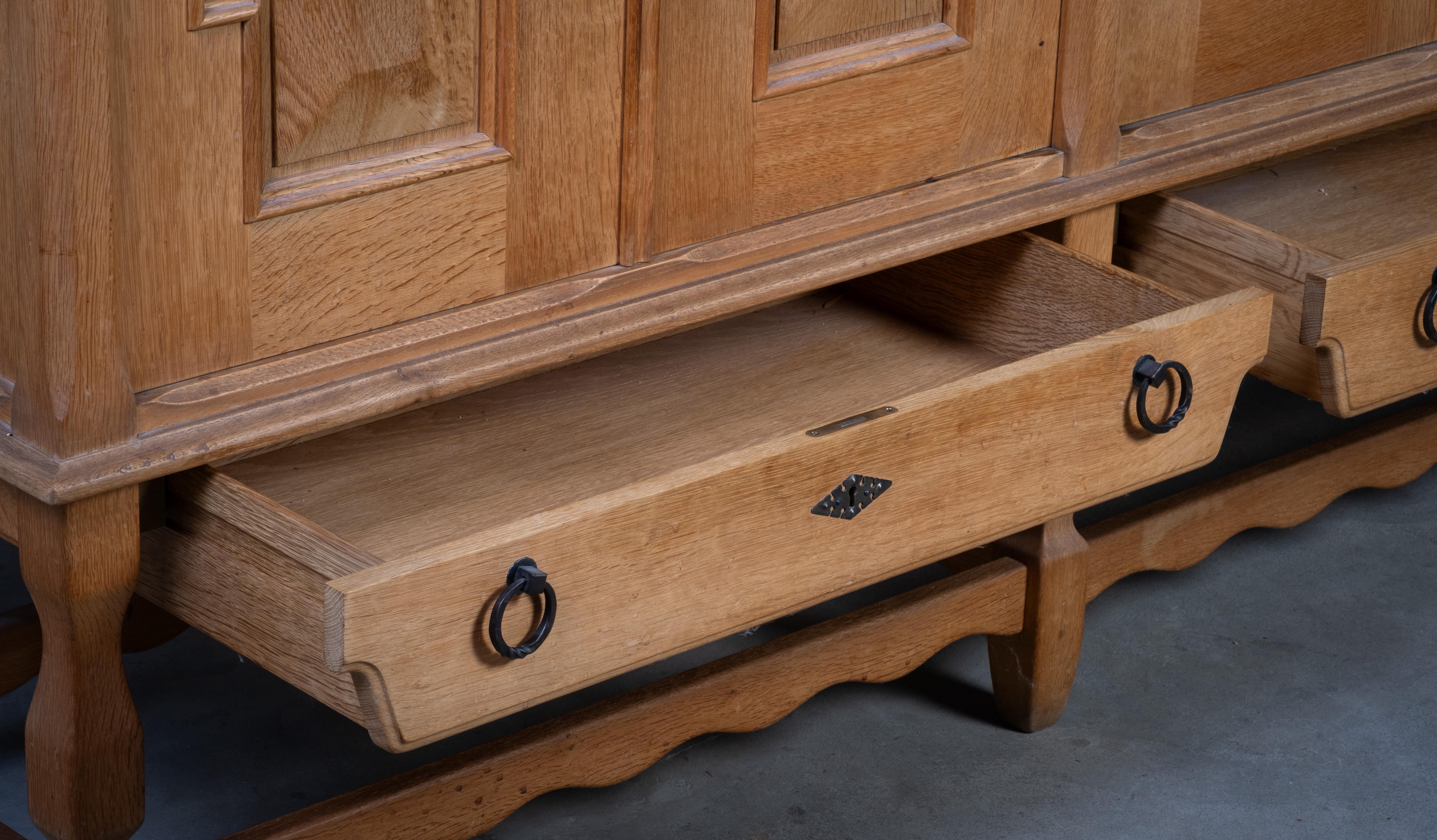 Aparador de roble de Henning Kjærnulf para EG Møbler, década de 1970 en Bueno estado para la venta en Nørre Aaby, DK