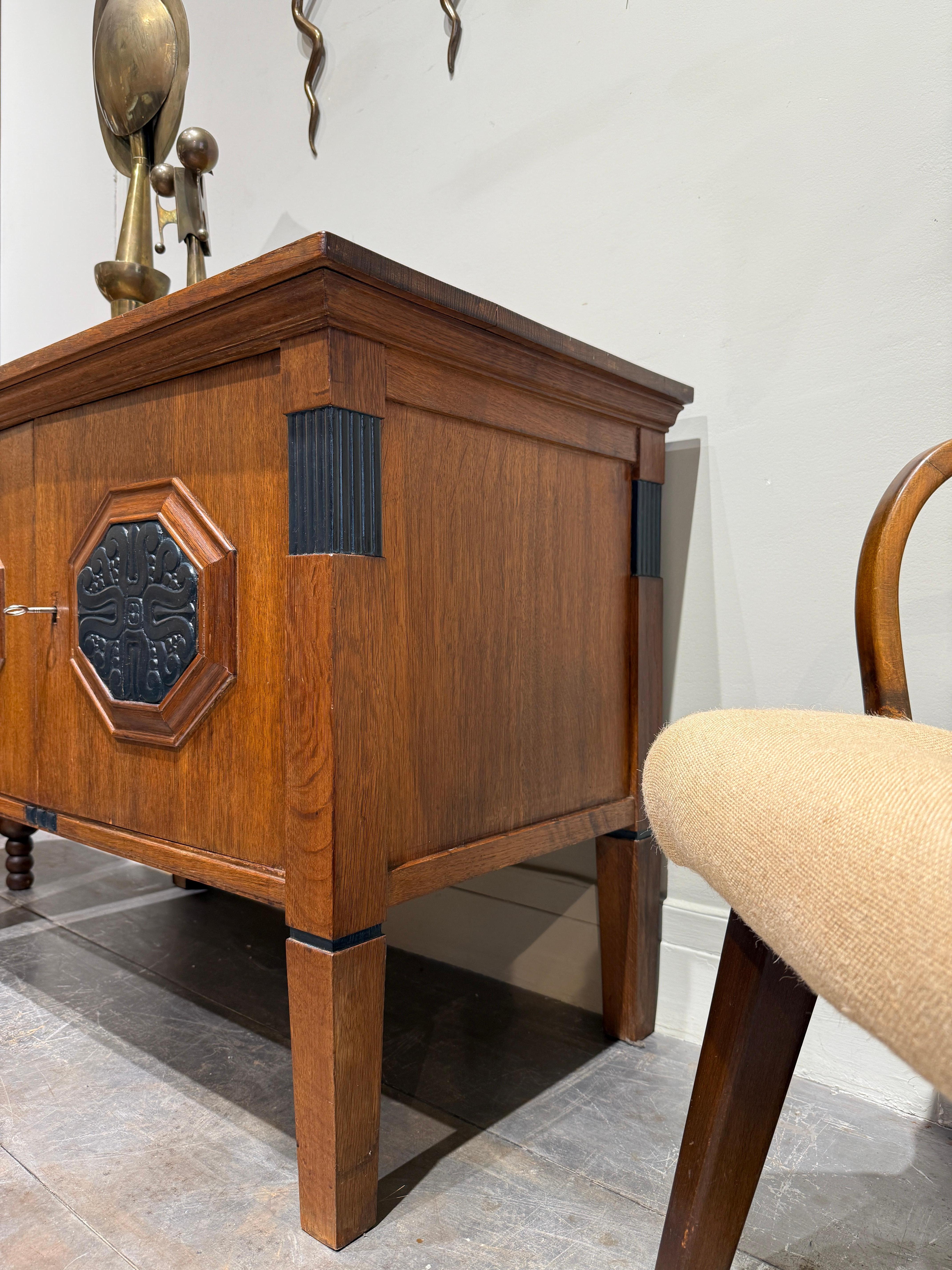 Mid-Century Modern Oak sideboard Denmark 1940 For Sale
