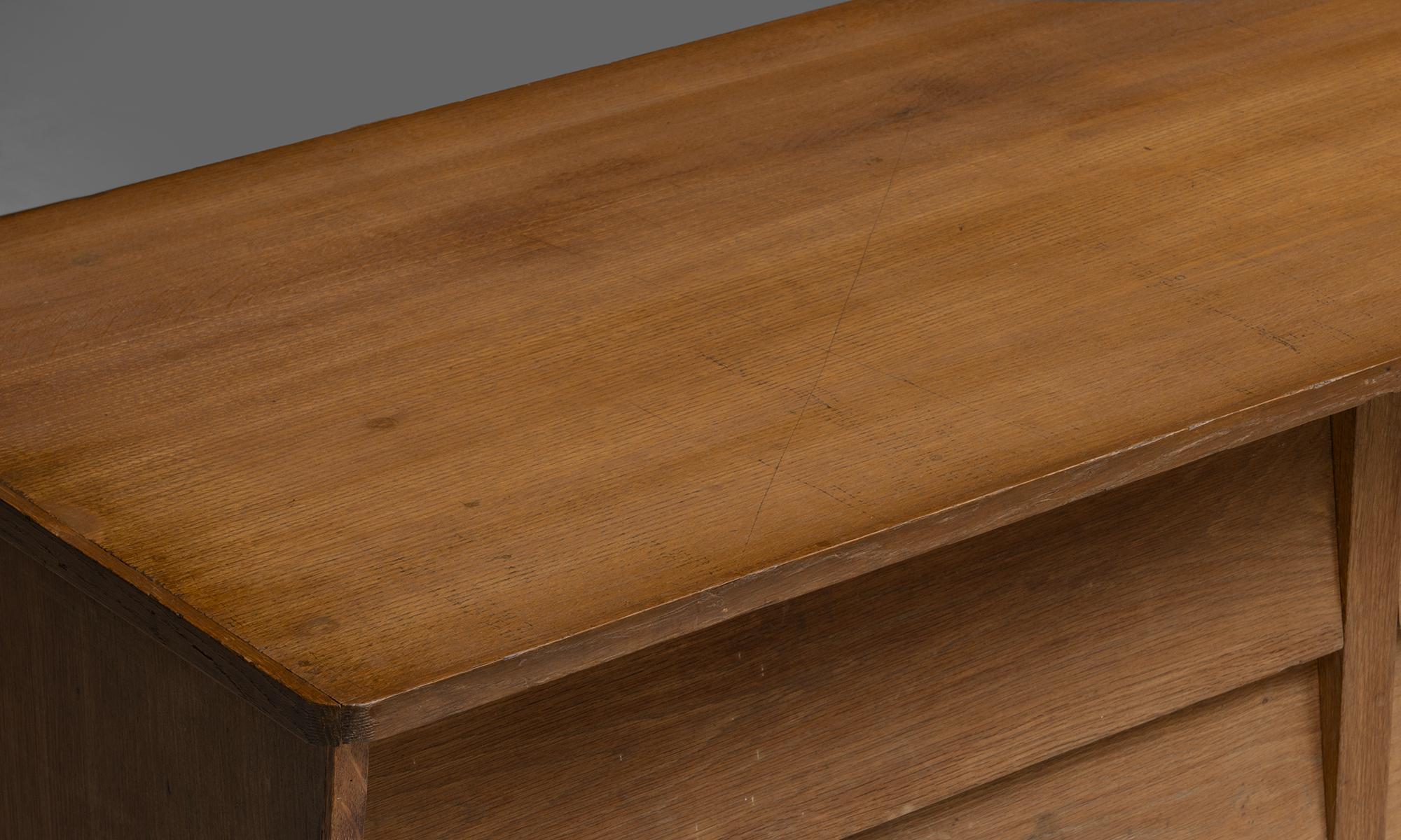 Oak Sideboard, England circa 1950 In Good Condition For Sale In Culver City, CA