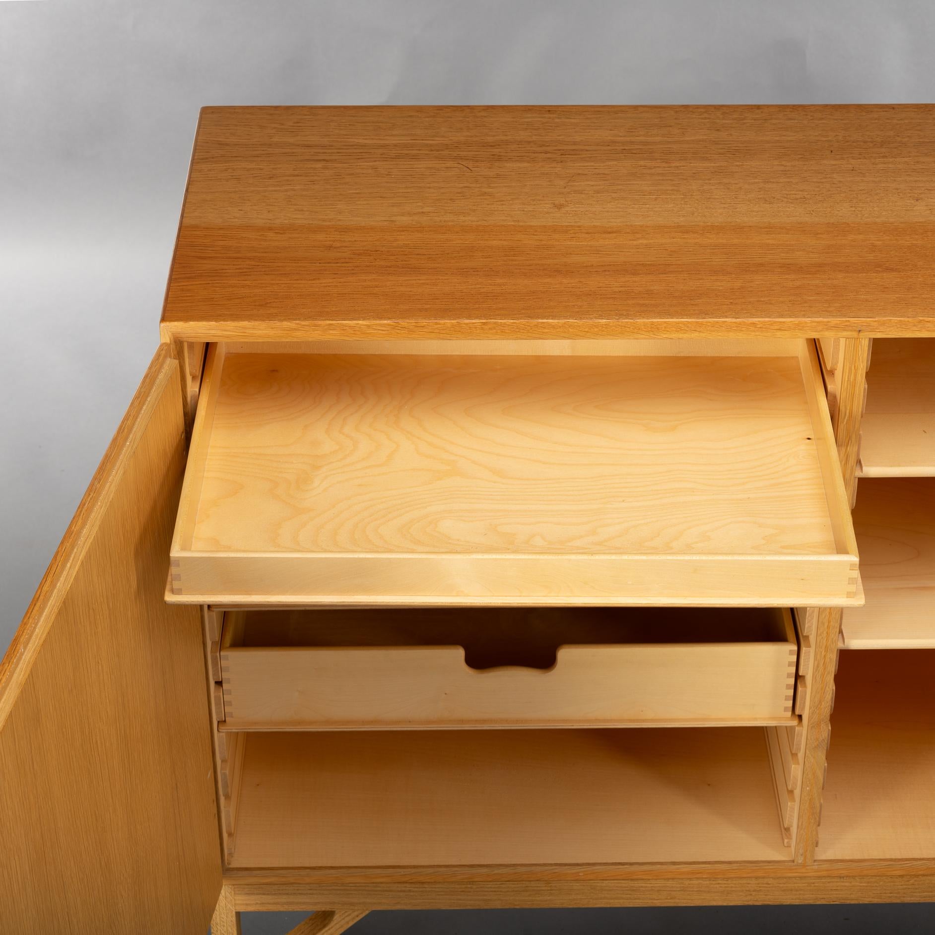 Veneer Oak Sideboard No. 232 by Børge Mogensen for FDB Mobler, 1960s