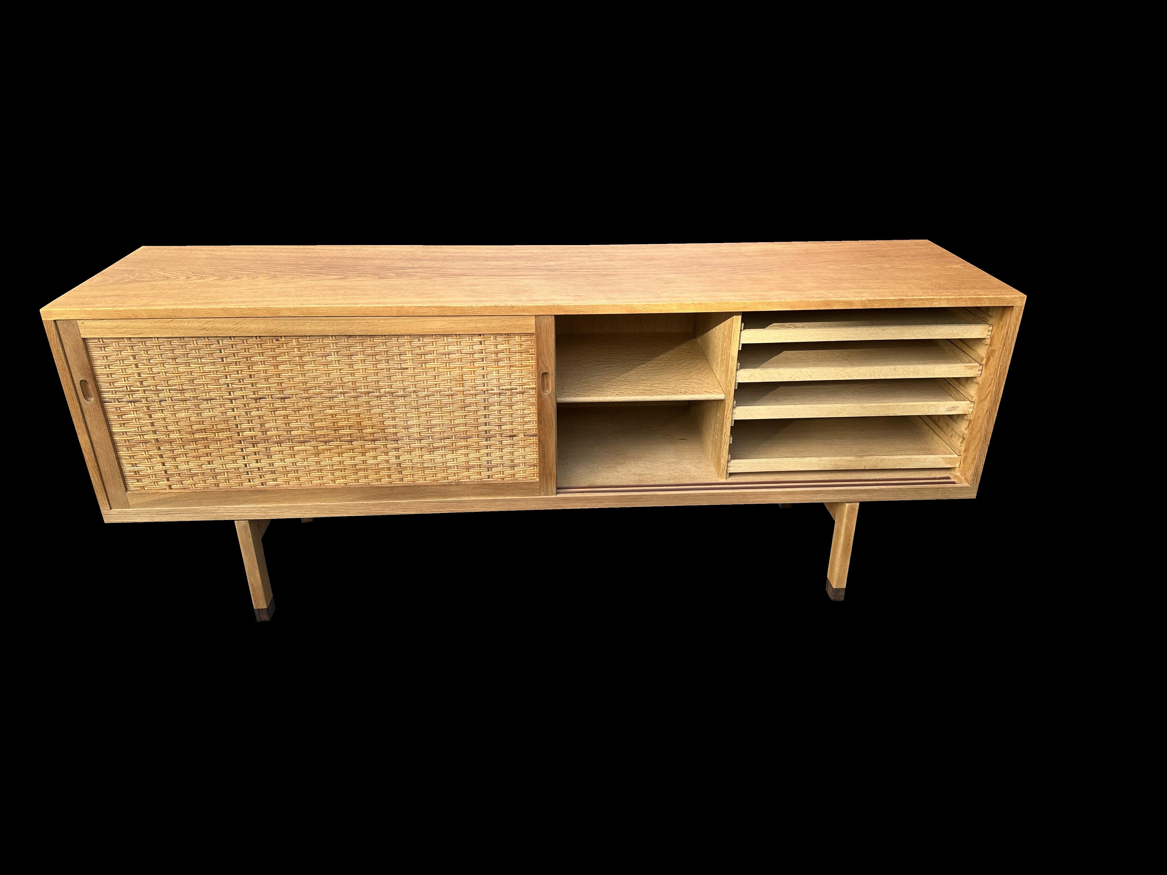 Oak Sideboard RY26 by Hans Wegner for Ry Mobler, supplied by Johannes Hansen For Sale 2