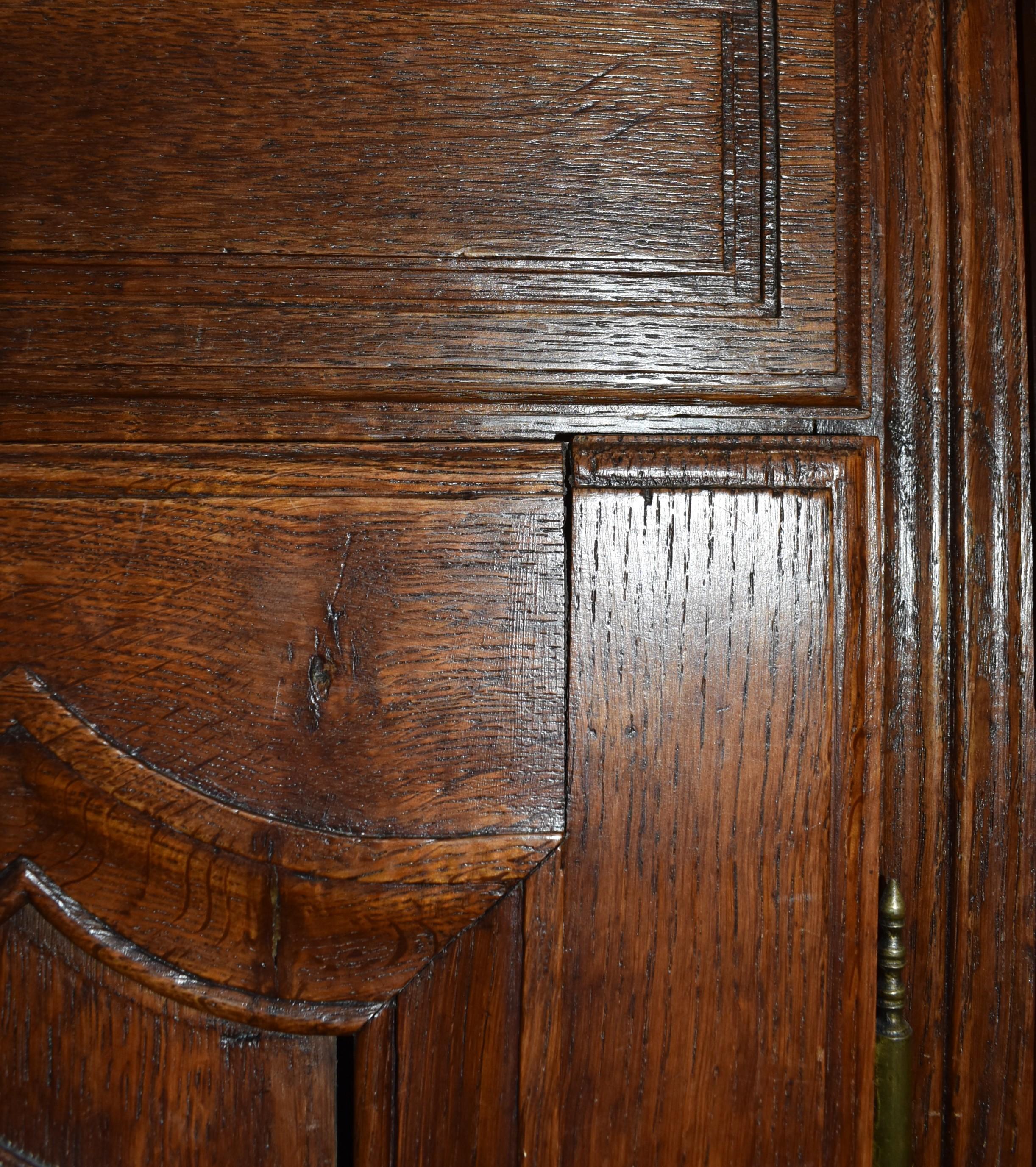 Aparador de roble con puertas laterales, hacia 1880 en venta 6