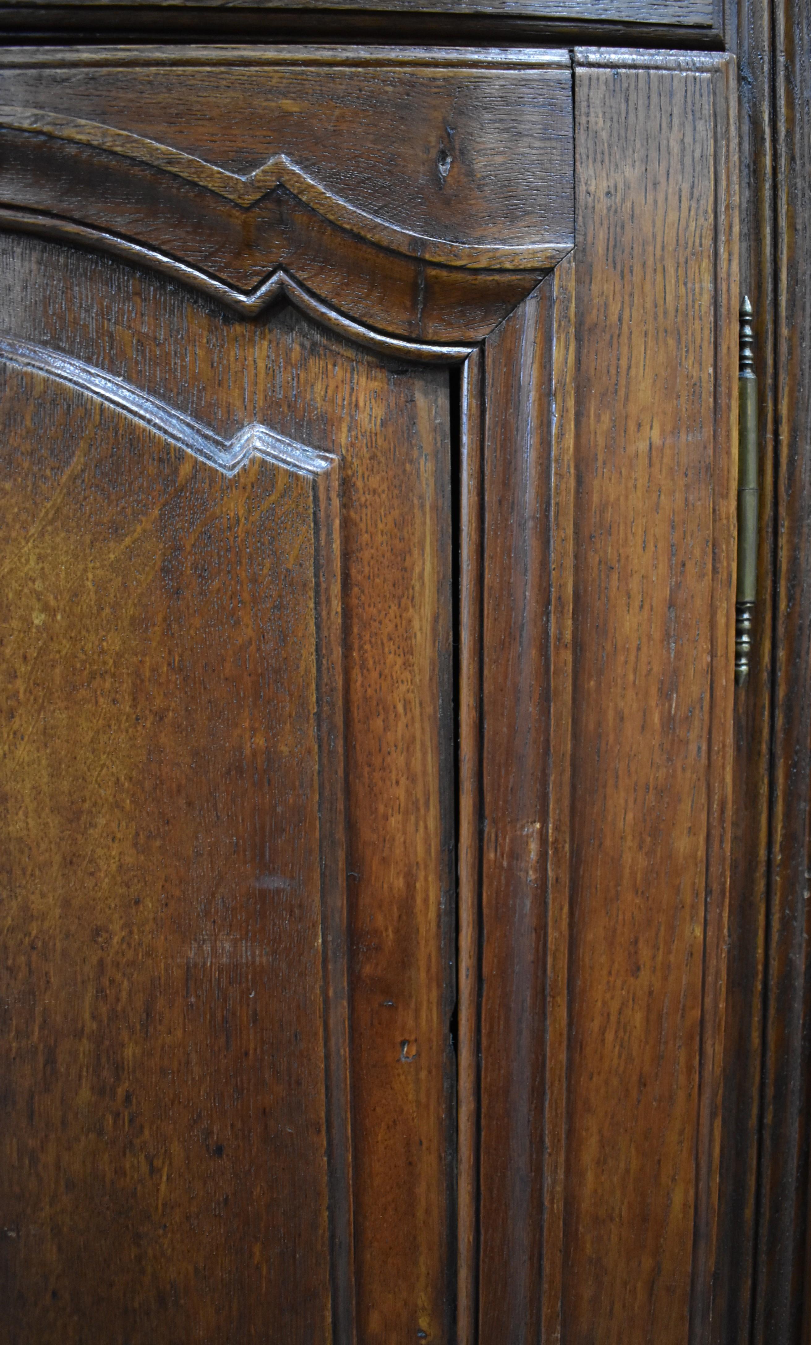 Aparador de roble con puertas laterales, hacia 1880 en venta 7