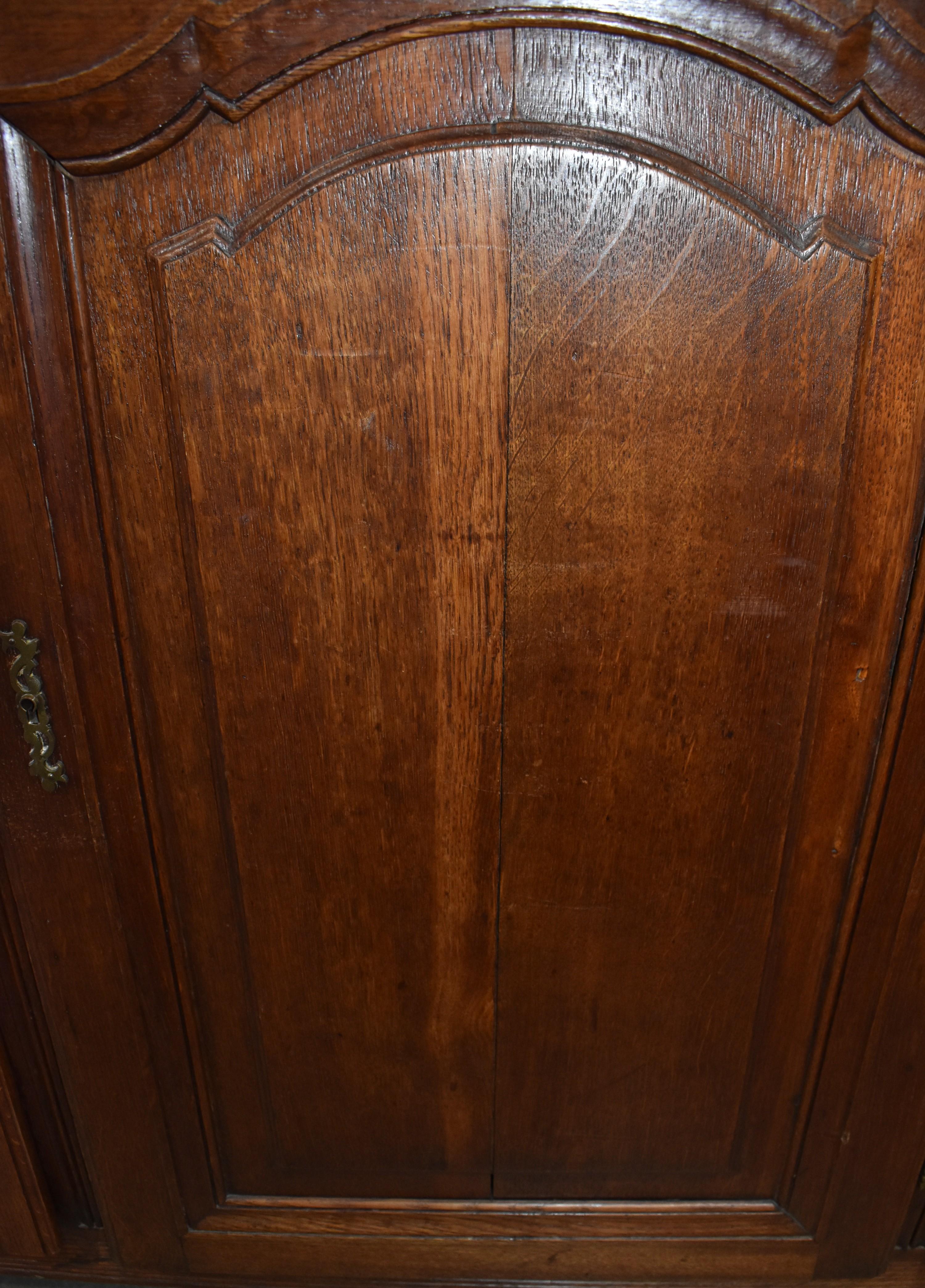 Aparador de roble con puertas laterales, hacia 1880 en venta 3
