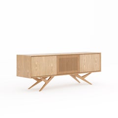 Buffet en chêne avec porte à lamelles et base organique en chêne massif - Mid-Century Modern