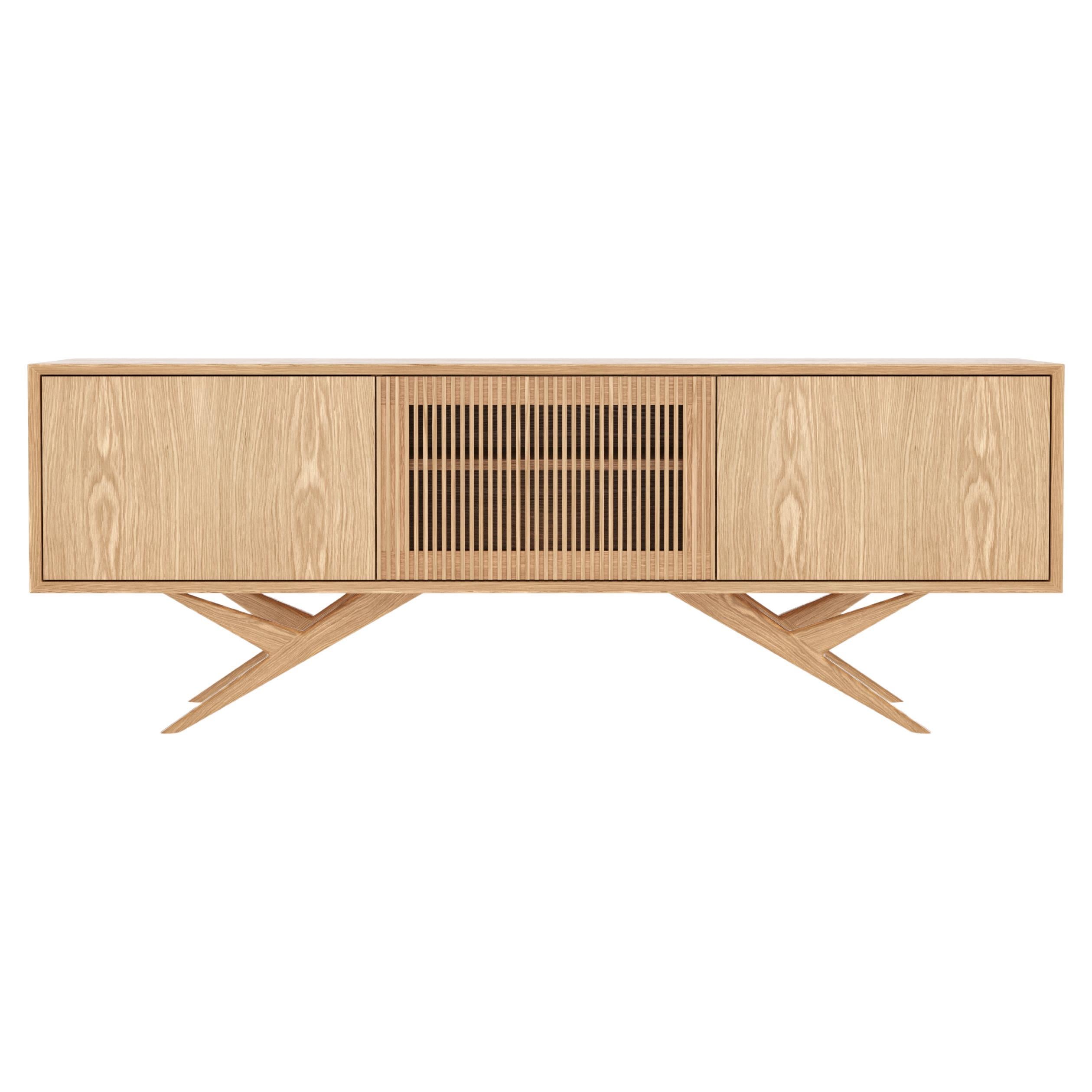 Credenza in rovere con anta a doghe e base organica in rovere massiccio - Mid-Century Modern