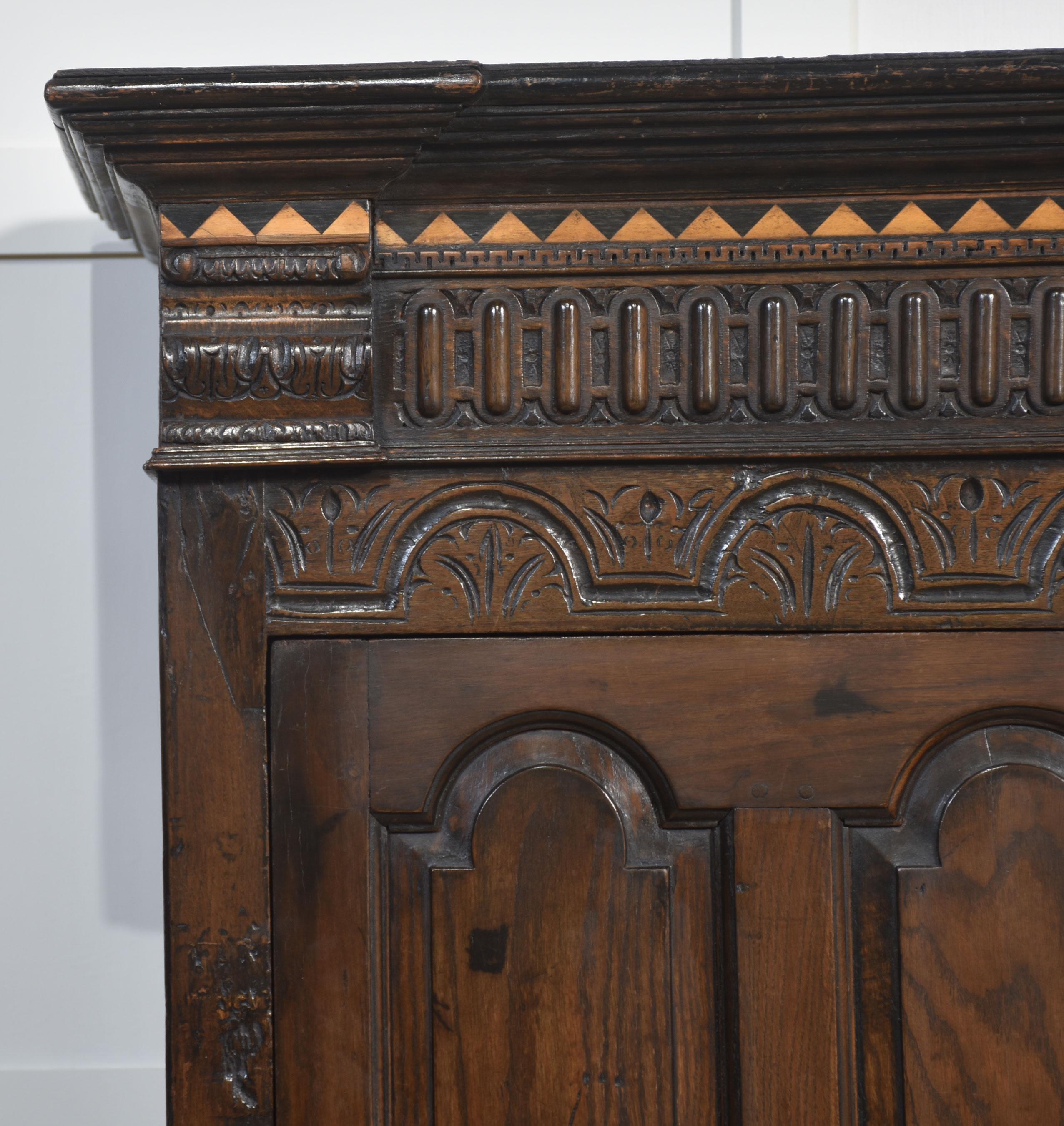 Oak single-door wardrobe in the 17th Century style, the inverted breakfron cornice above carved detail. To the large oak panelled door opening to reveal a large hanging area. All raised on bracket feet.
Dimensions
Height 73.5 Inches
Width 33.5