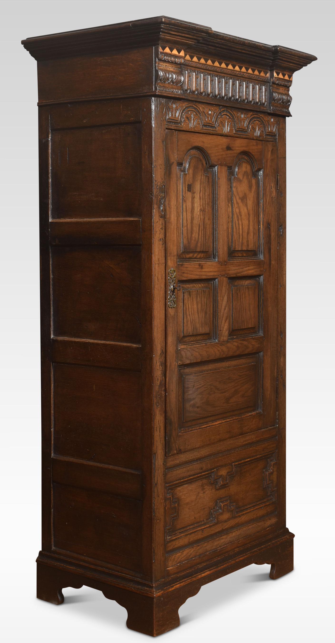 Oak single door wardrobe In Good Condition For Sale In Cheshire, GB