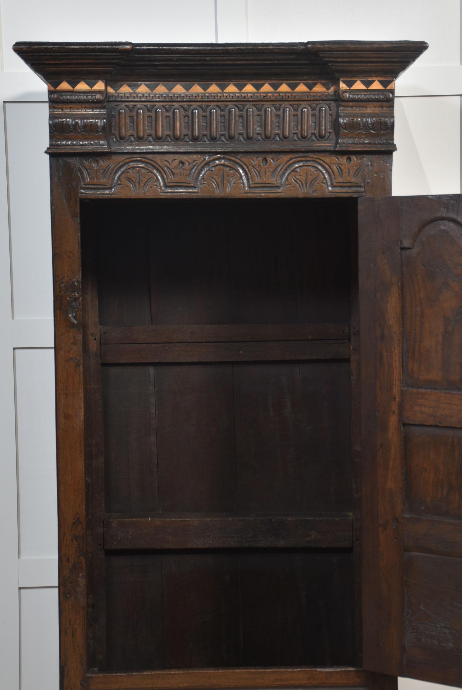 Oak single door wardrobe In Good Condition For Sale In Cheshire, GB
