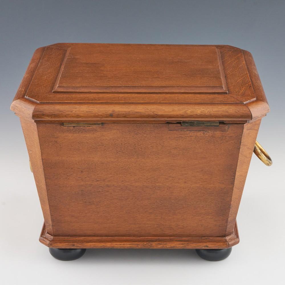 Oak Six Bottle Grog Box Early to Mid 20th Century In Good Condition For Sale In Tunbridge Wells, GB