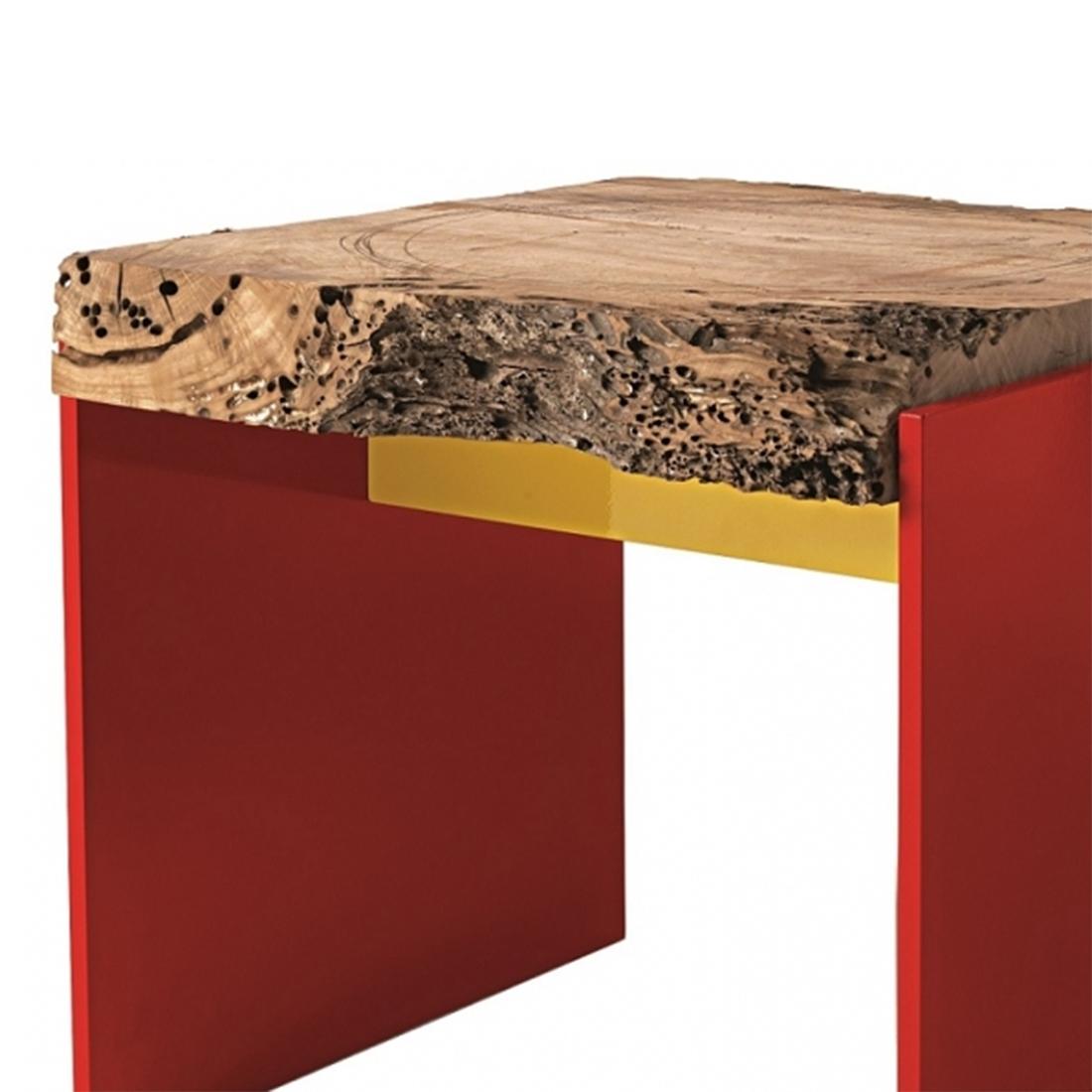 Stool oak slat red with seat in solid oakwood
from Venice. Base in iron in red lacquered finish.
Reinforced structure under the seat in iron in yellow
lacquered finish.
Stool compatible with oak slats red dining table.