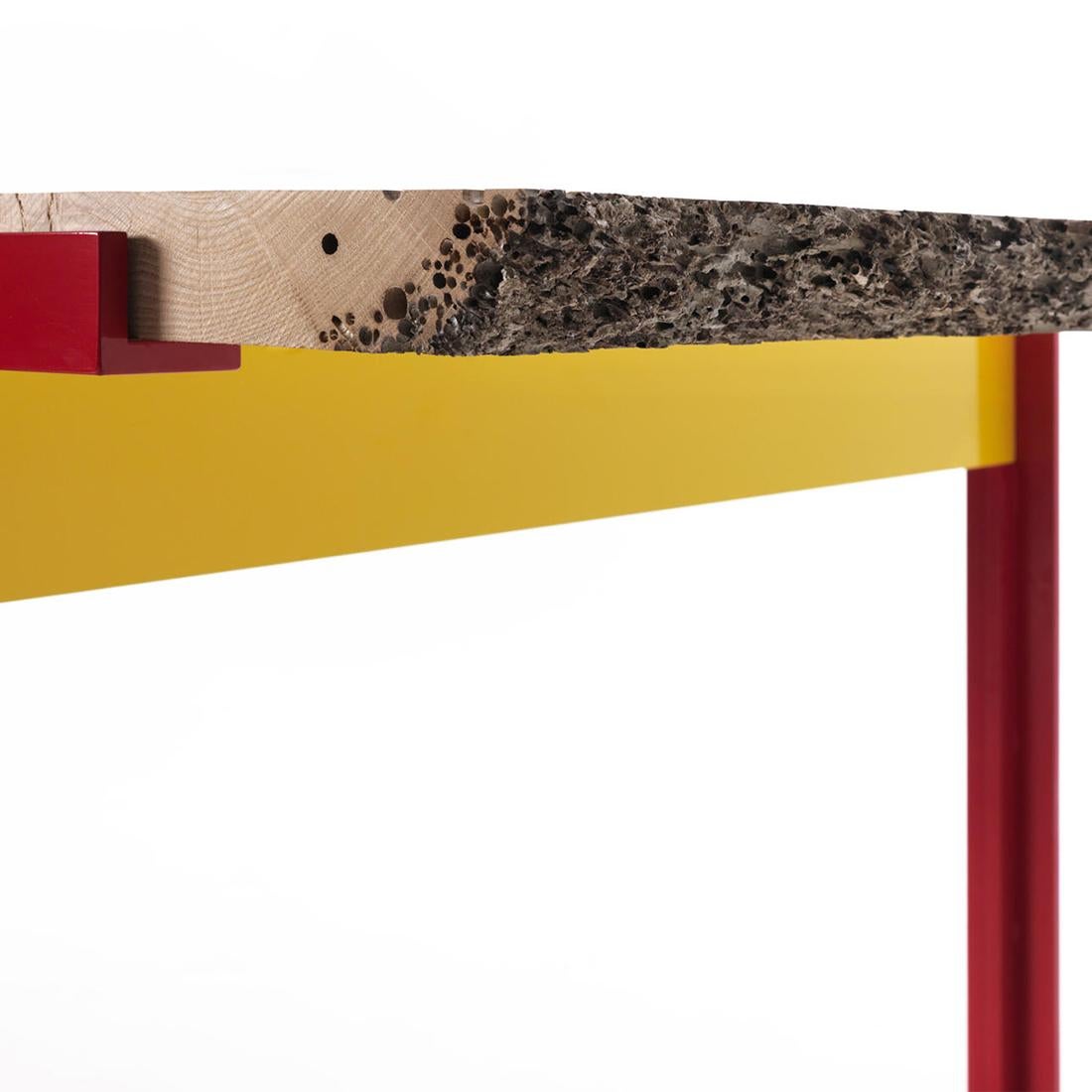 Fer Table à manger en chêne à lattes rouges en vente