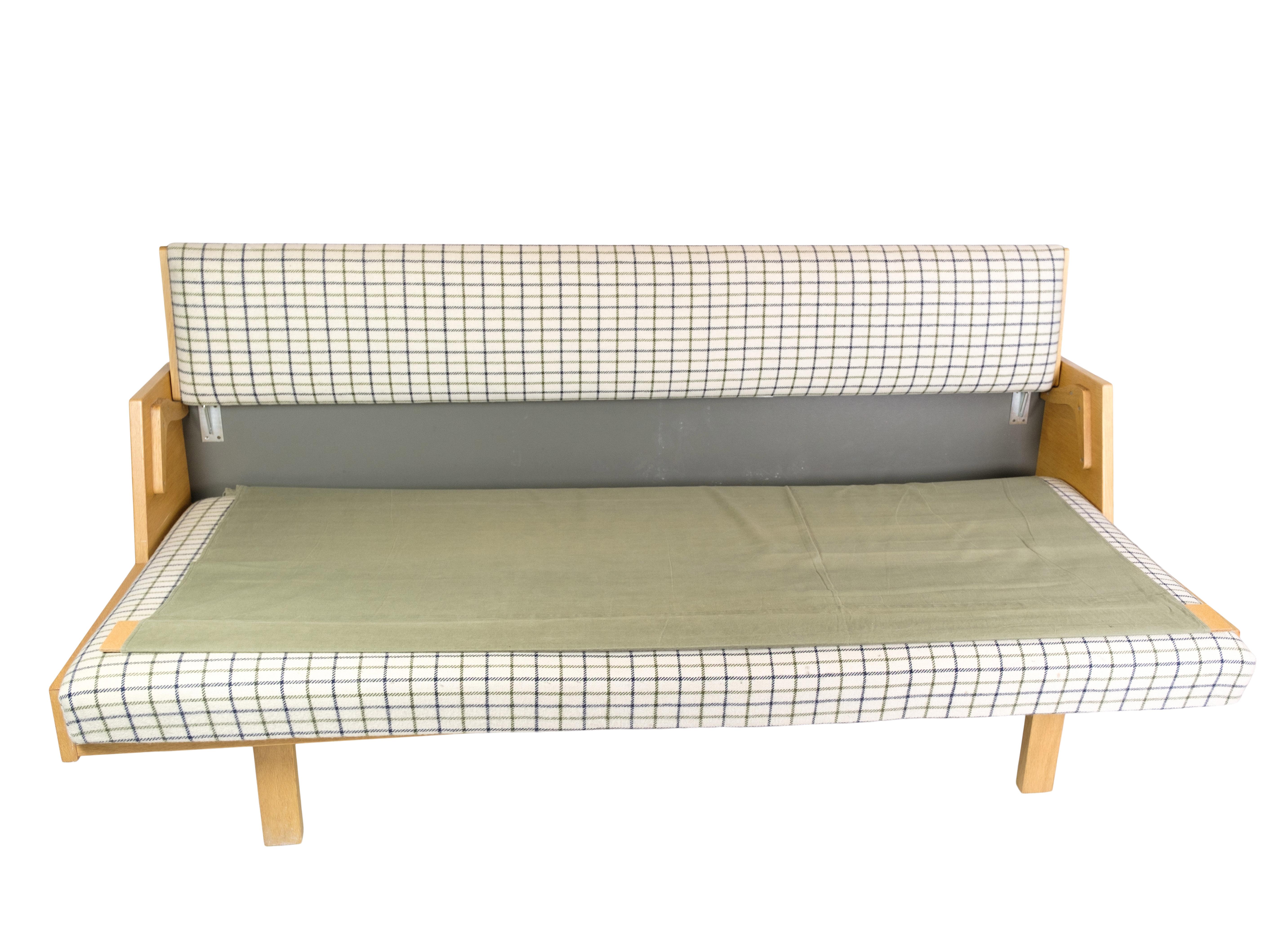 Mid-Century Modern Méridienne/Sofa en chêne conçue par Hans J. Wegner à partir des années 1960 en vente
