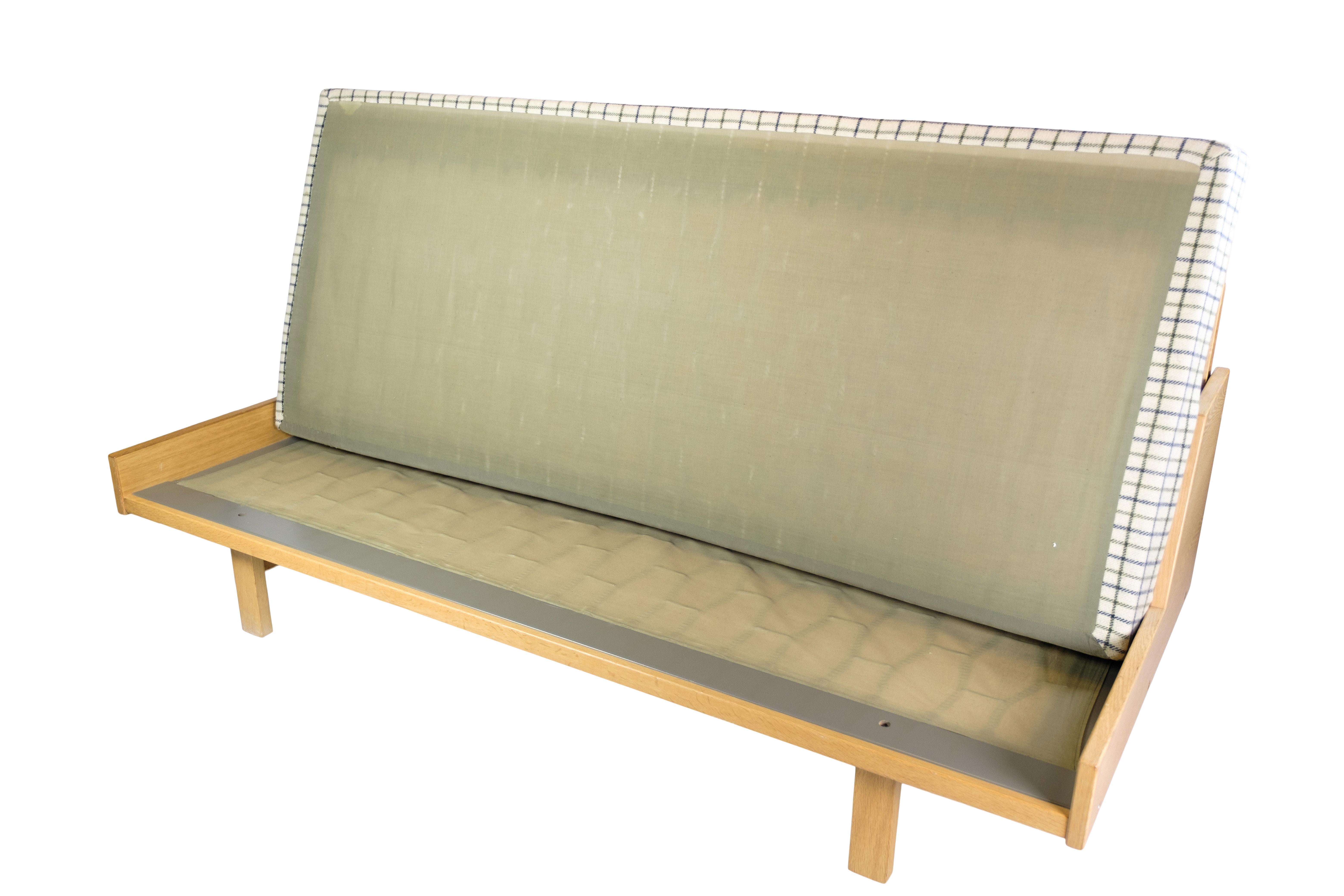 Méridienne/Sofa en chêne conçue par Hans J. Wegner à partir des années 1960 Bon état - En vente à Lejre, DK