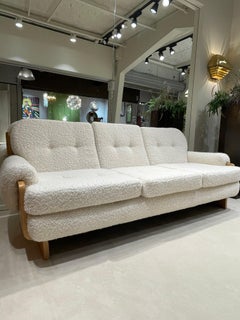 Oak sofa, ecru boucle fabric, Style of Osvaldo Borsani, circa 1970s