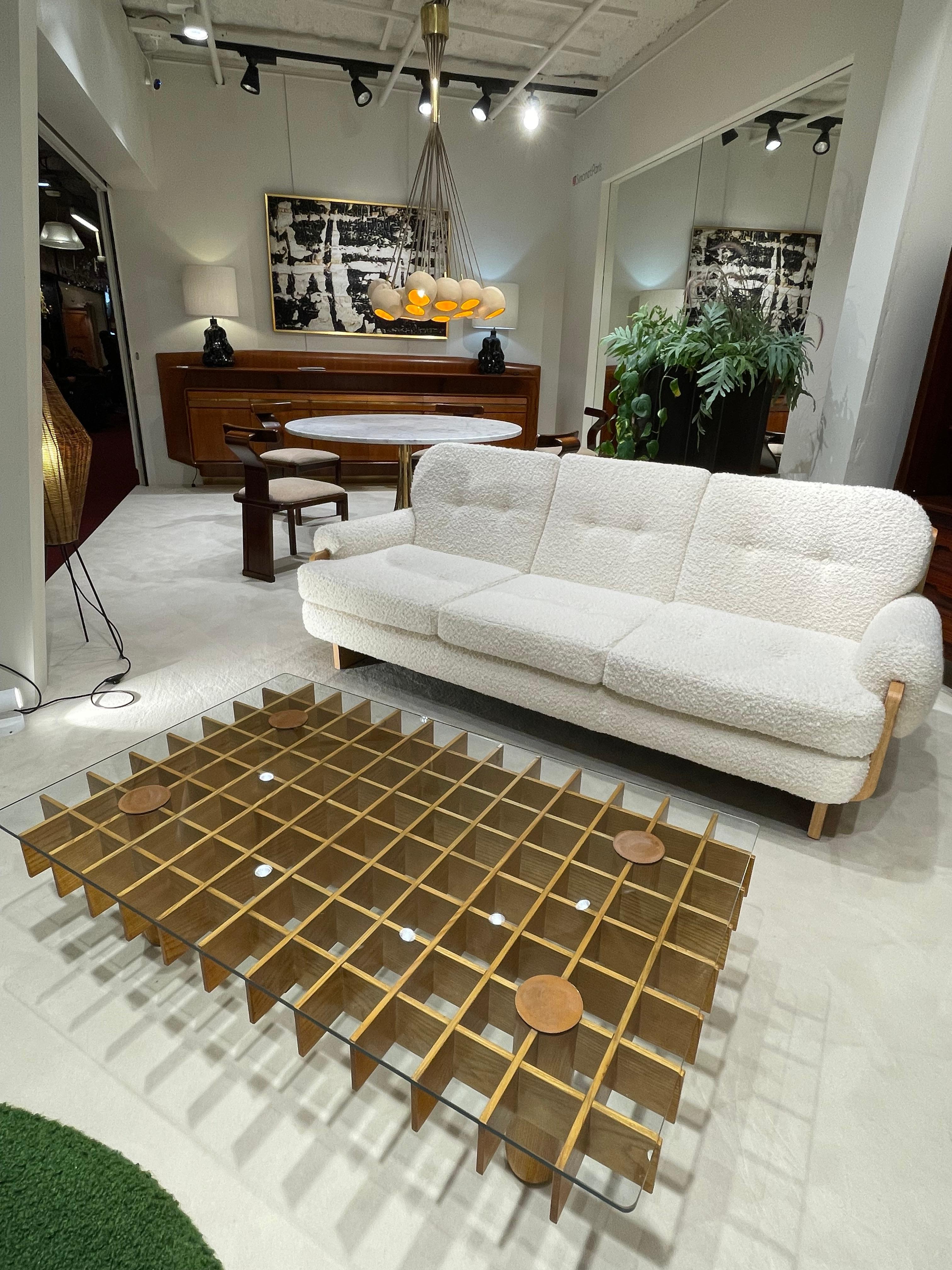 Mid-Century Modern Oak sofa, ecru boucle fabric, Style of Osvaldo Borsani, circa 1970s For Sale
