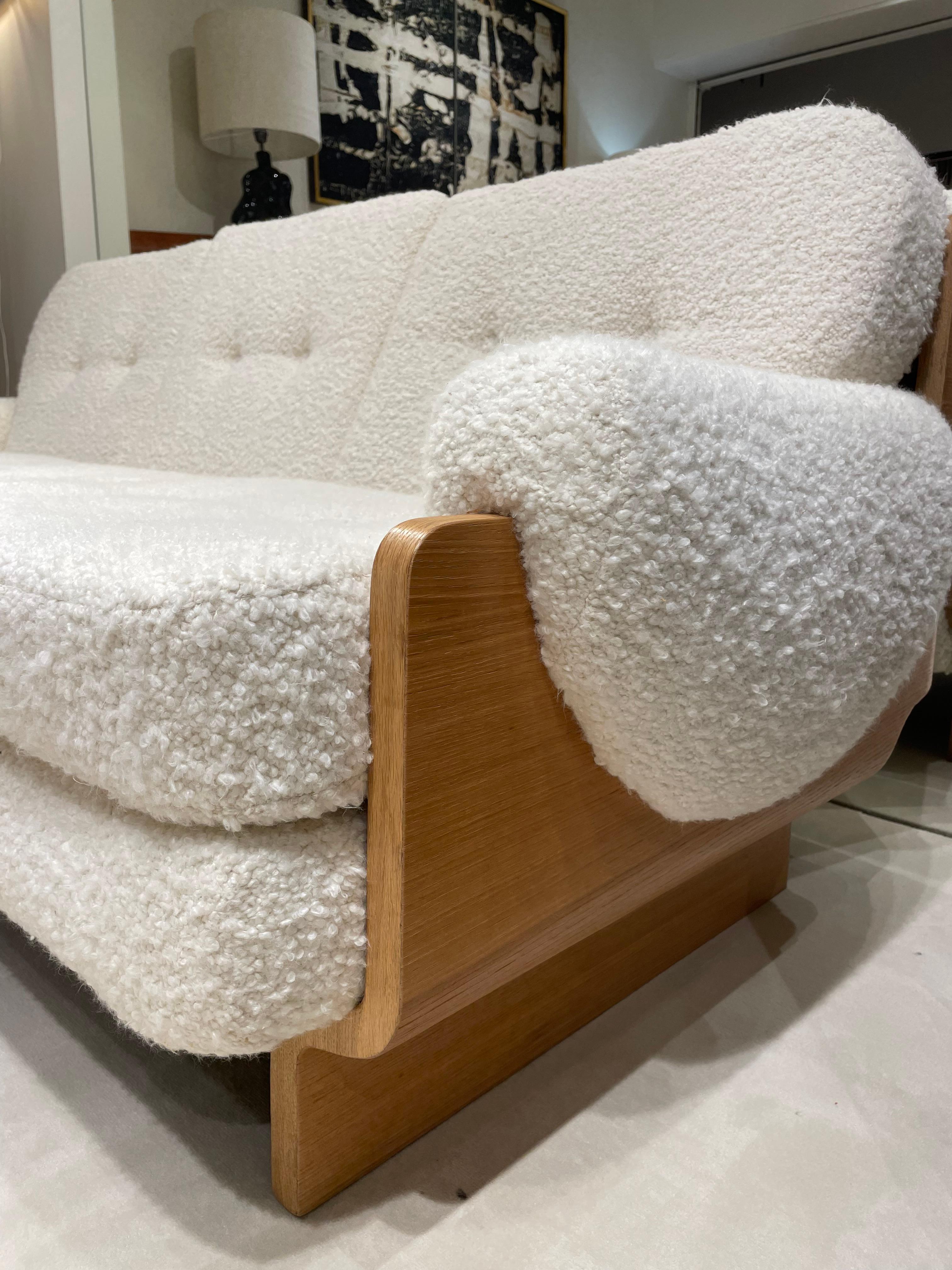 Textile Oak sofa, ecru boucle fabric, Style of Osvaldo Borsani, circa 1970s For Sale
