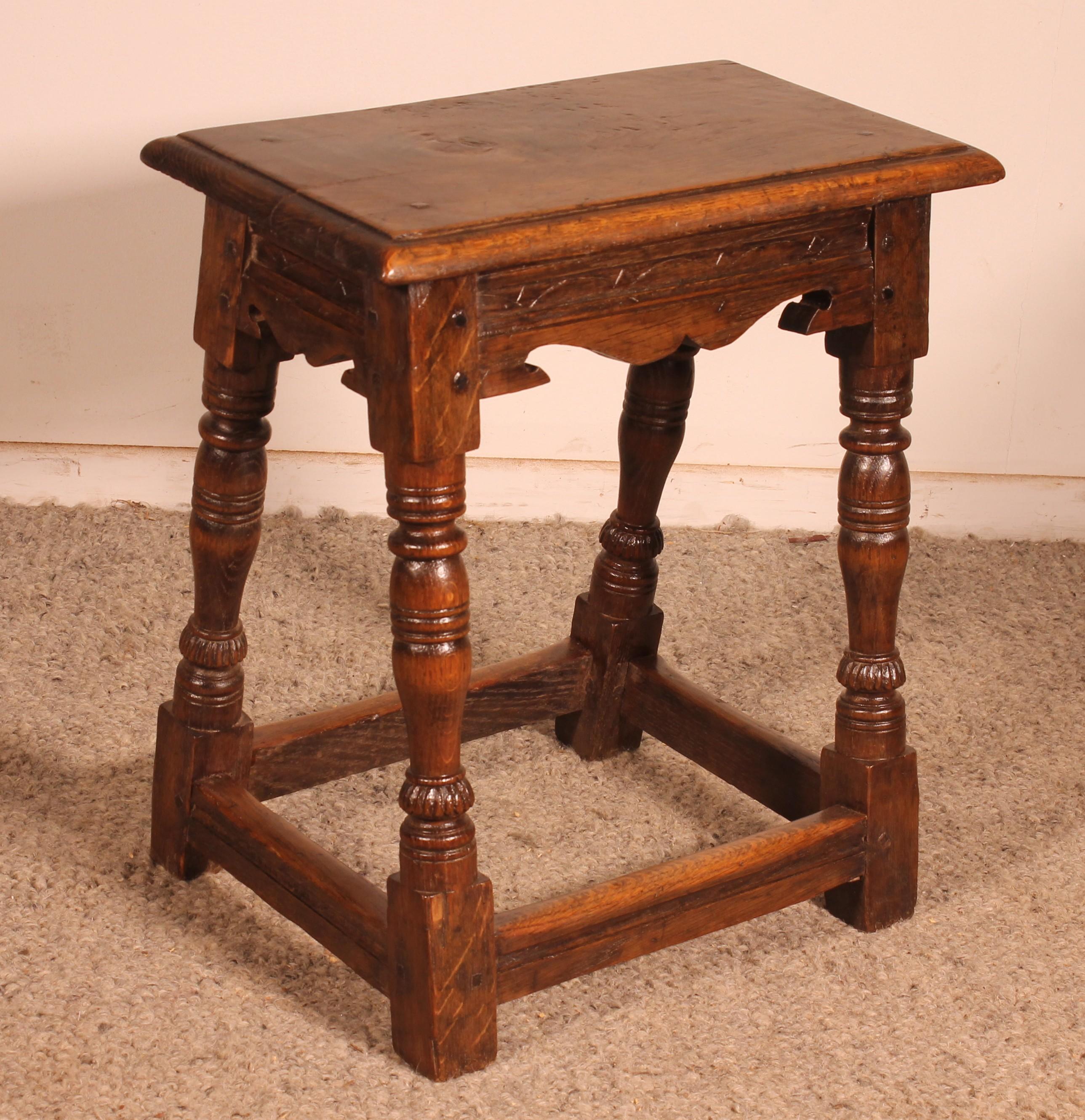 Oak Stool In Good Condition For Sale In Brussels, Brussels