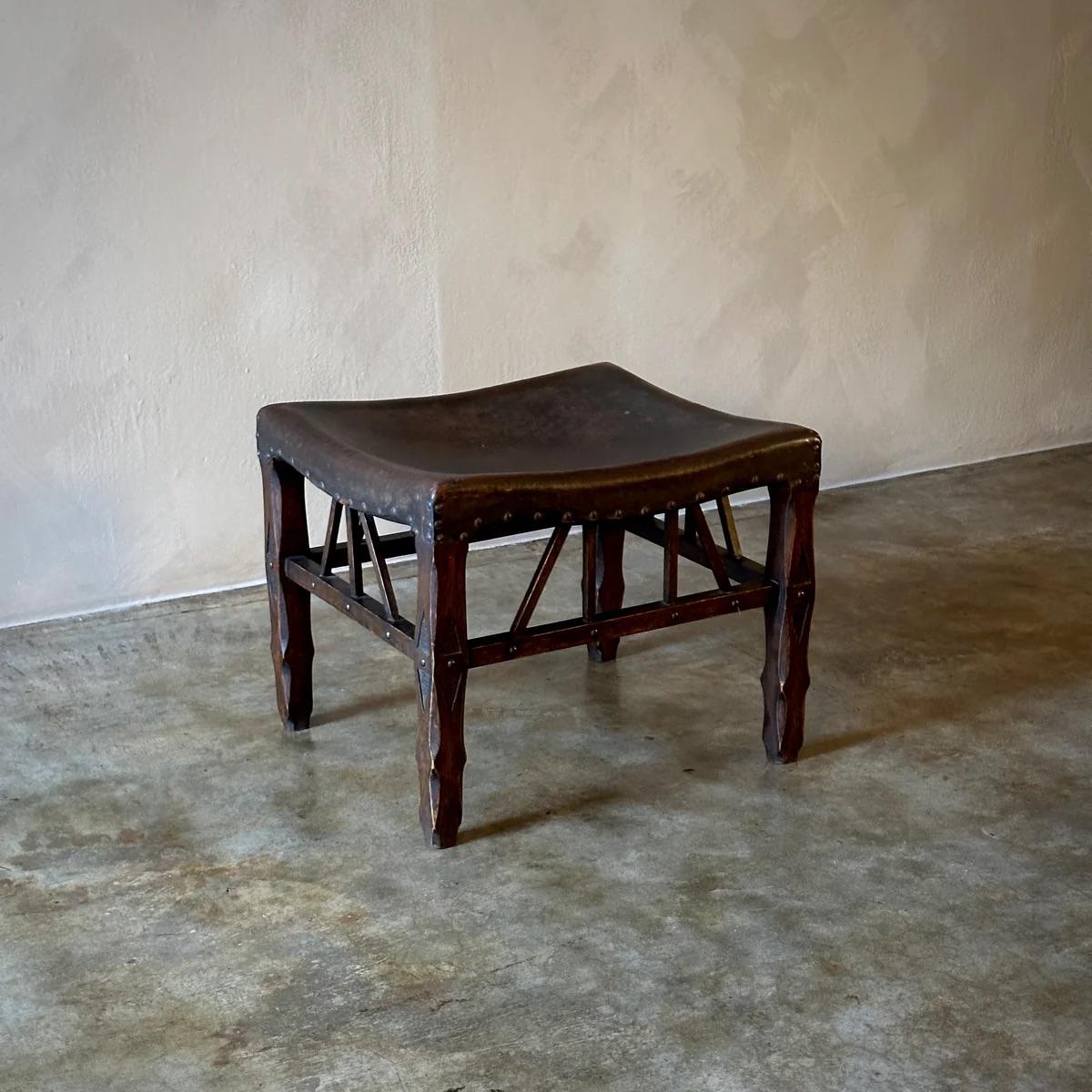 OAK Hocker im Zustand „Gut“ im Angebot in Los Angeles, CA