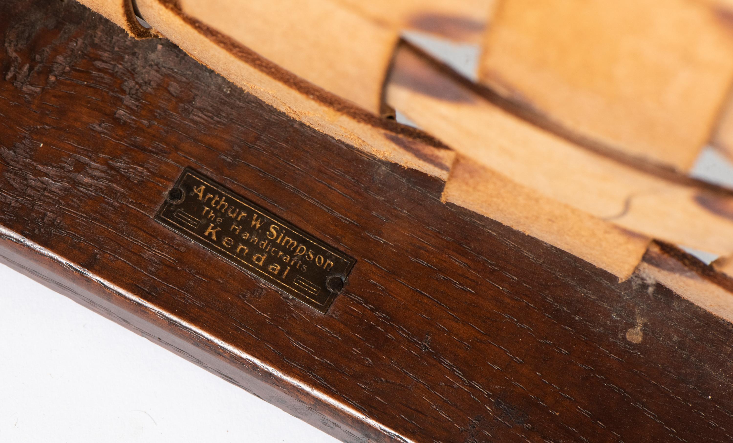 Oak Stool with Label of Arthur Simpson of Kendal, England, circa 1920 (Eichenholz) im Angebot