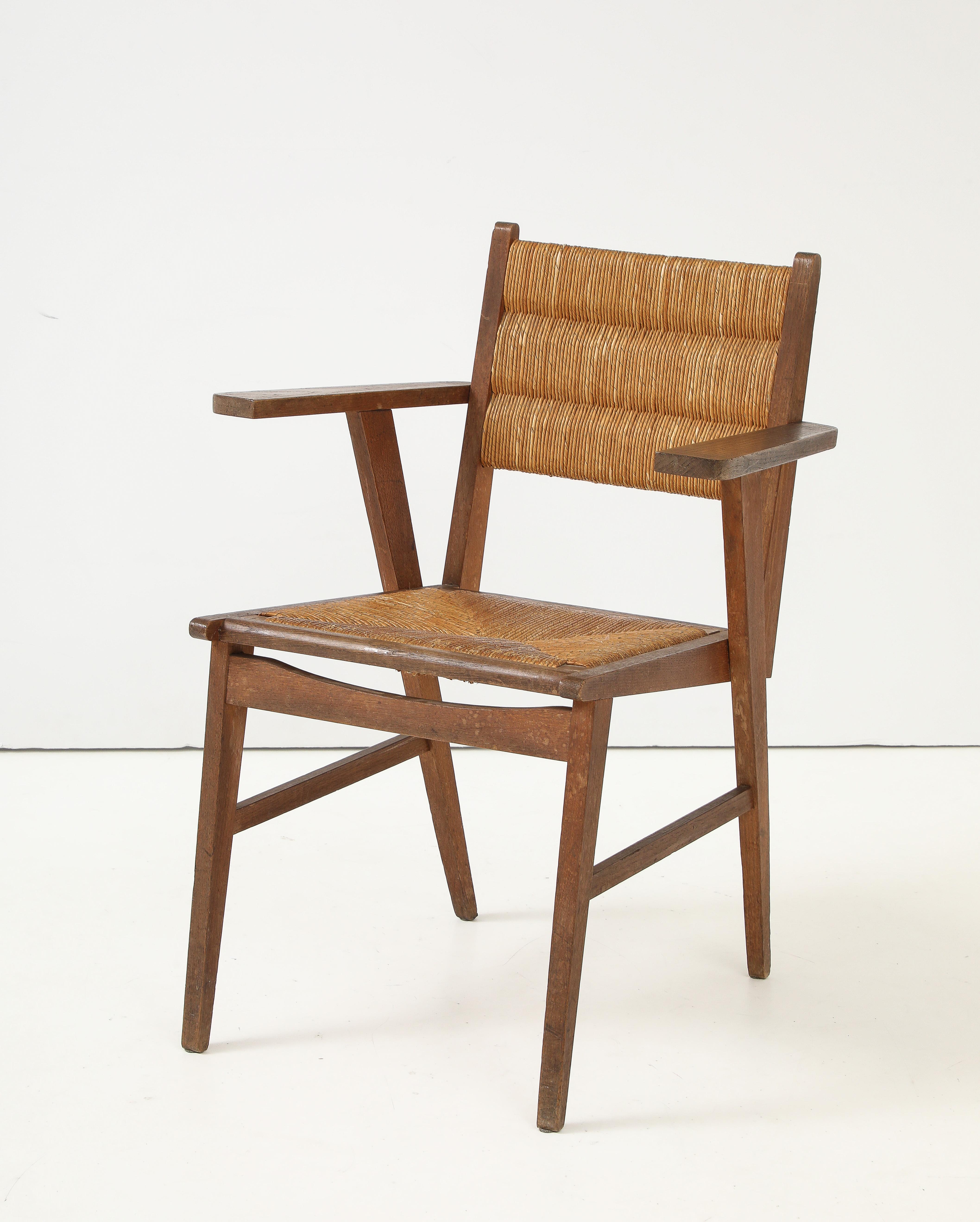 Französischer Sessel der Moderne aus Eiche und Stroh, Frankreich, um 1950 im Zustand „Gut“ im Angebot in Brooklyn, NY