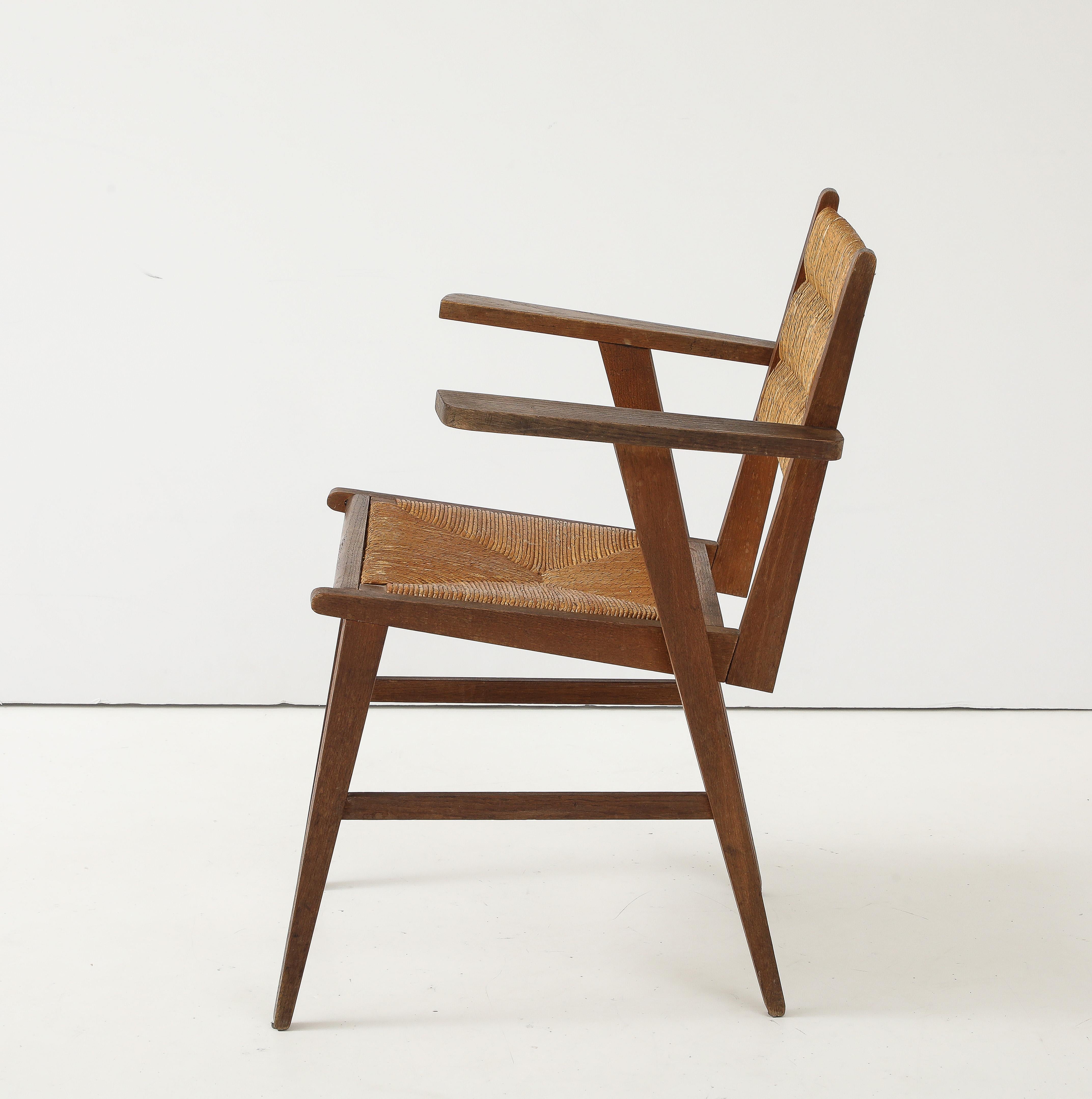 Französischer Sessel der Moderne aus Eiche und Stroh, Frankreich, um 1950 im Angebot 1