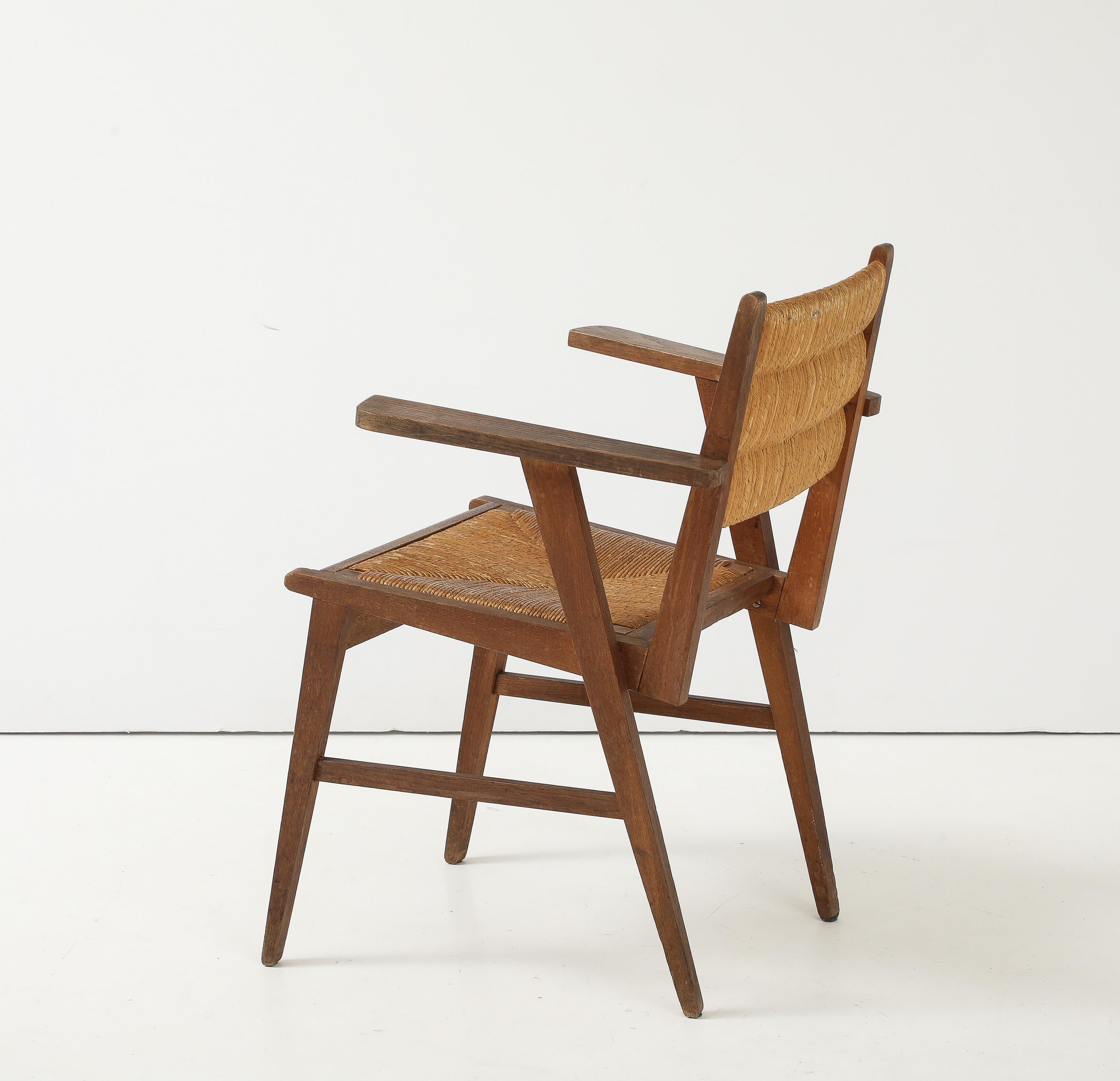 Französischer Sessel der Moderne aus Eiche und Stroh, Frankreich, um 1950 im Angebot 4