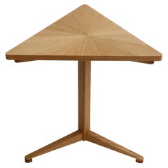 OAK sunburst Triform Beistelltisch mit Sockel