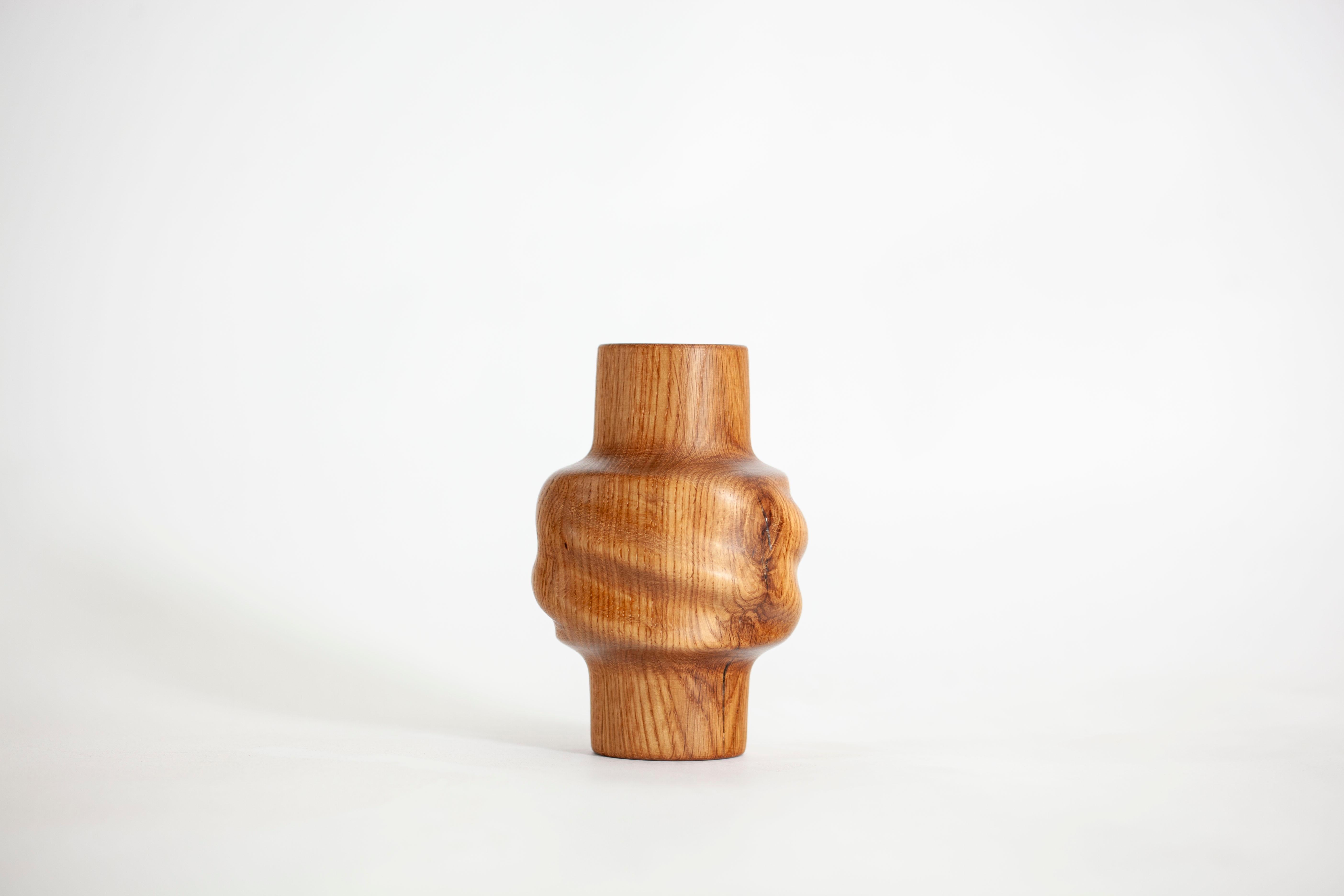 Jarrón Svitok de madera recuperada de roble en Nuevo estado para la venta en Los Angeles, CA