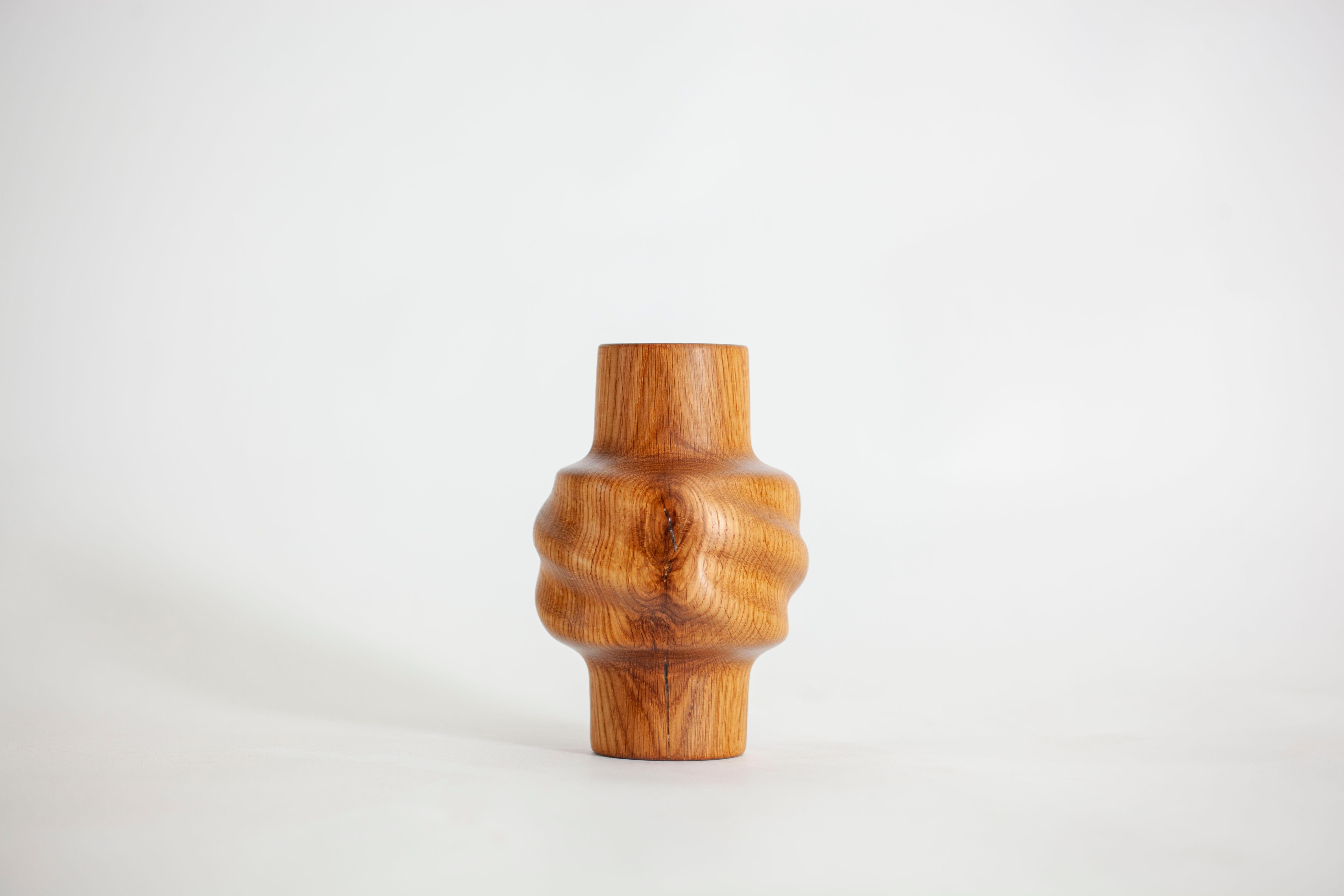Jarrón Svitok de madera recuperada de roble Siglo XXI y contemporáneo en venta