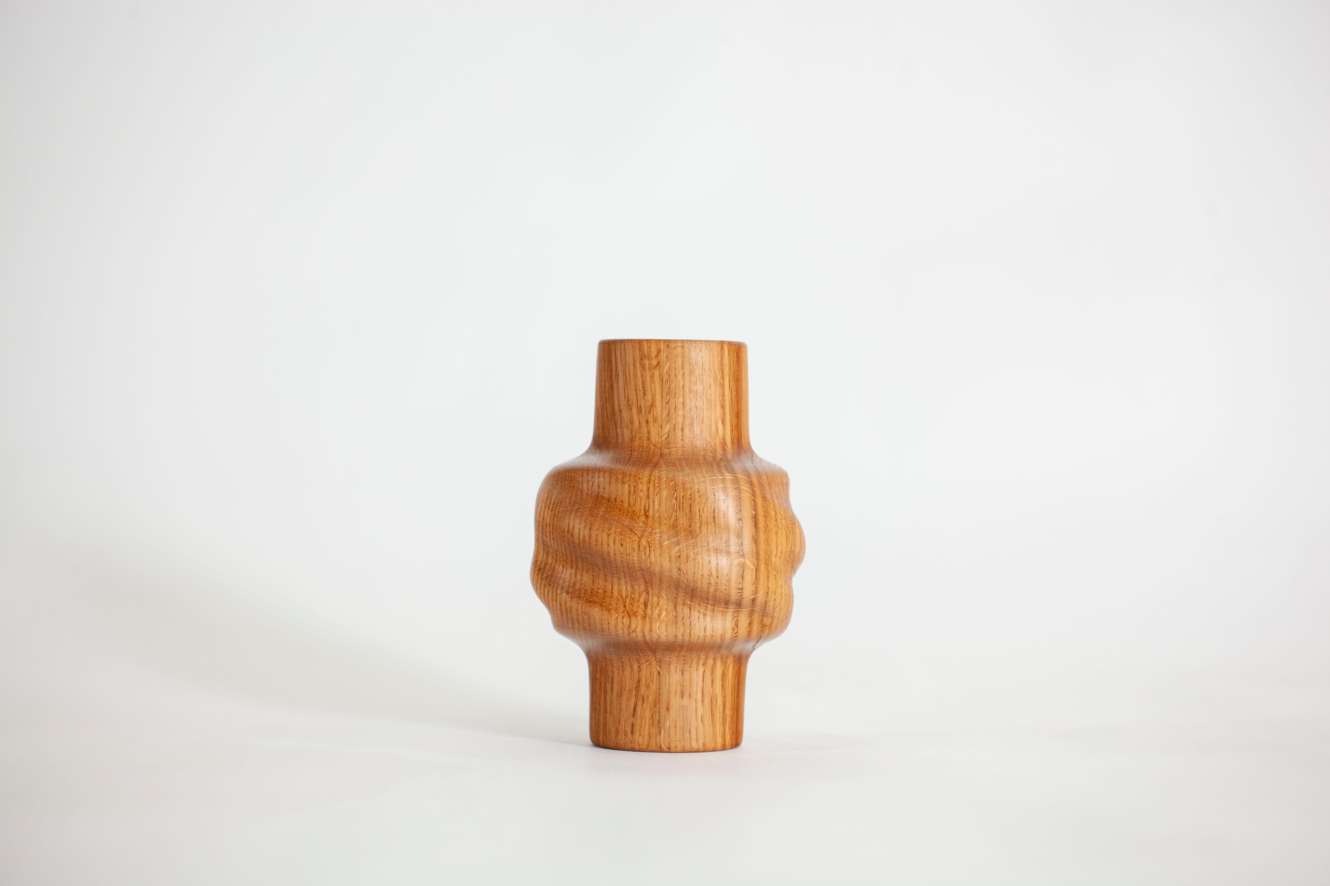 Jarrón Svitok de madera recuperada de roble en venta 1