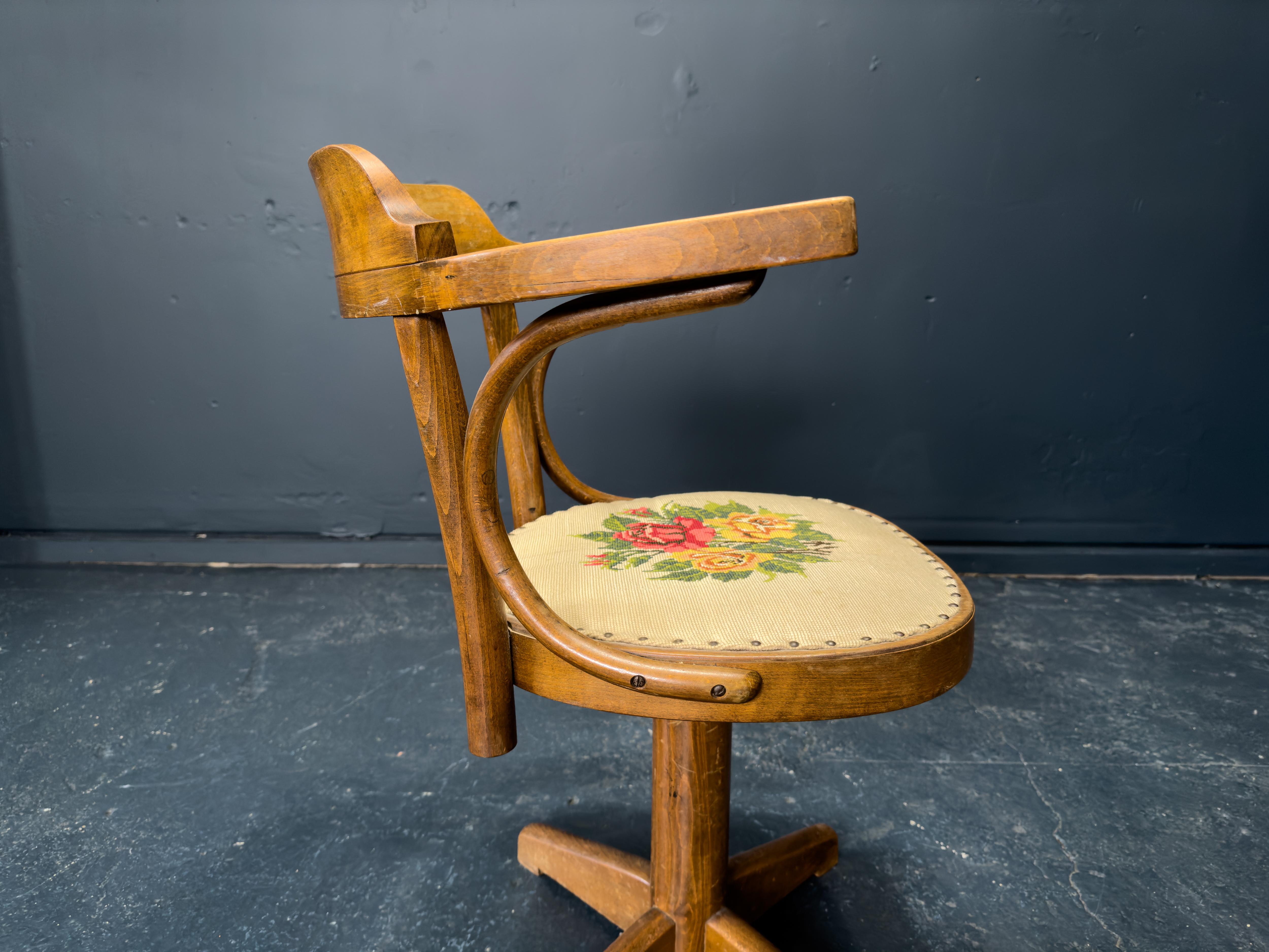 OAK Drehstuhl mit Tapestry Sitz im Angebot 2