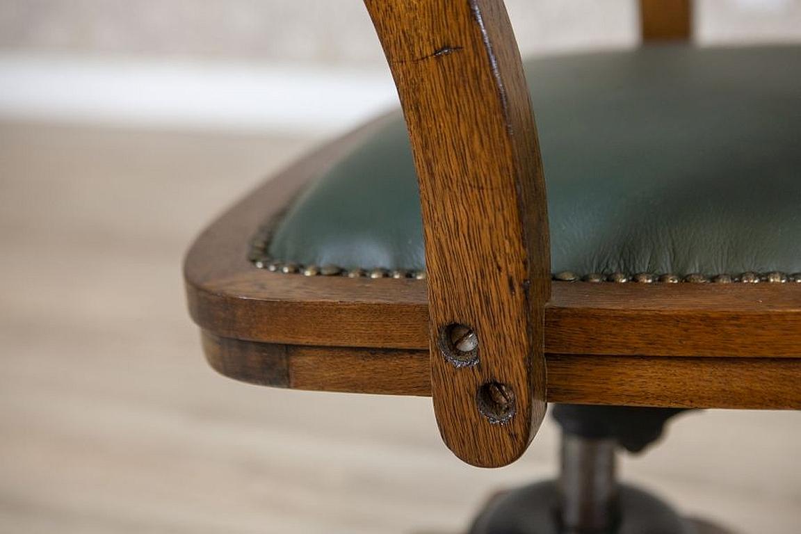 Oak Swivel Desk Chair from the Early 20th Century with Green Leather Seat 5
