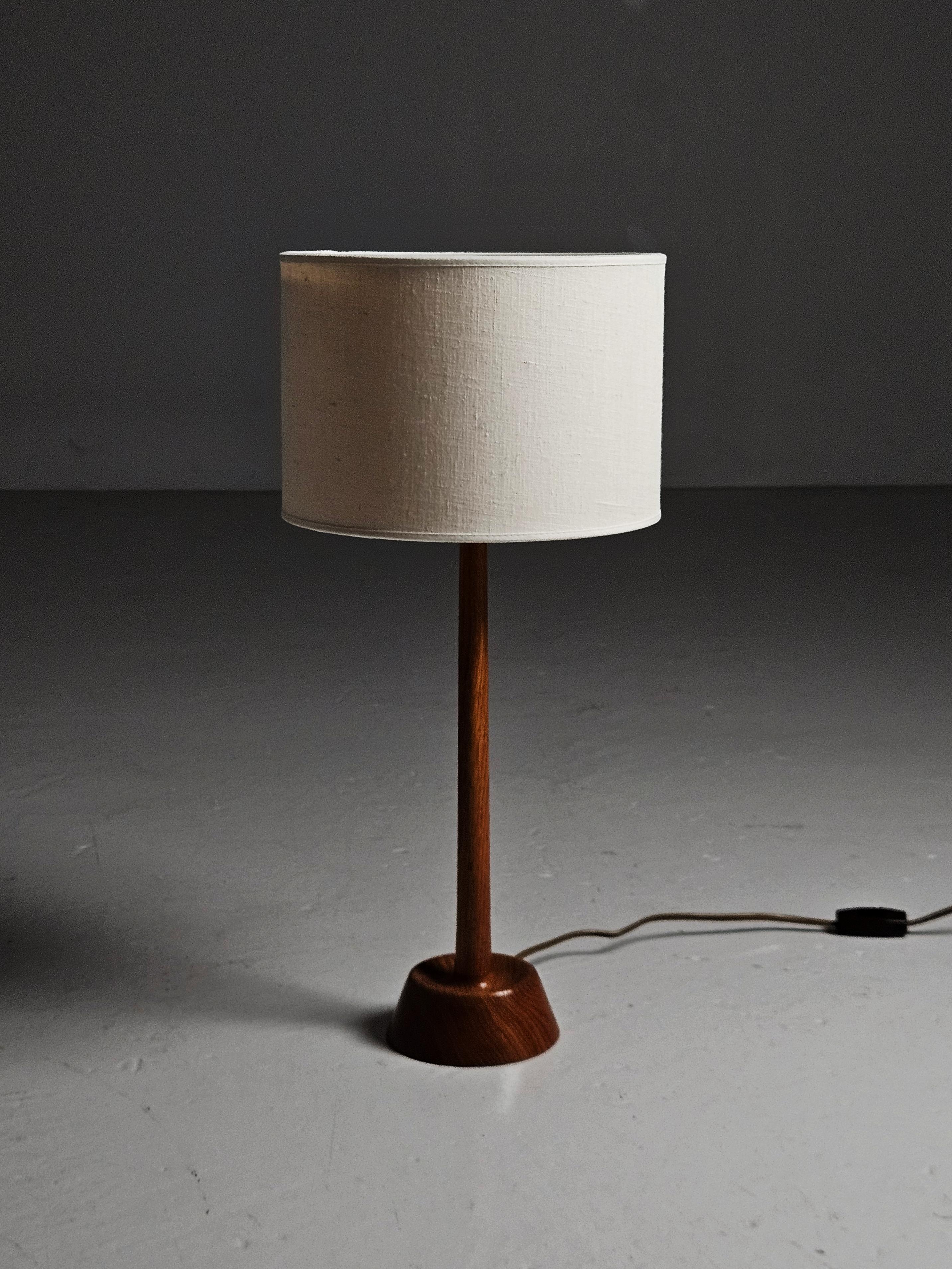 Scandinave moderne Lampe de table en Oak Design/One Kristiansson pour Luxus, Suède, années 1960 en vente