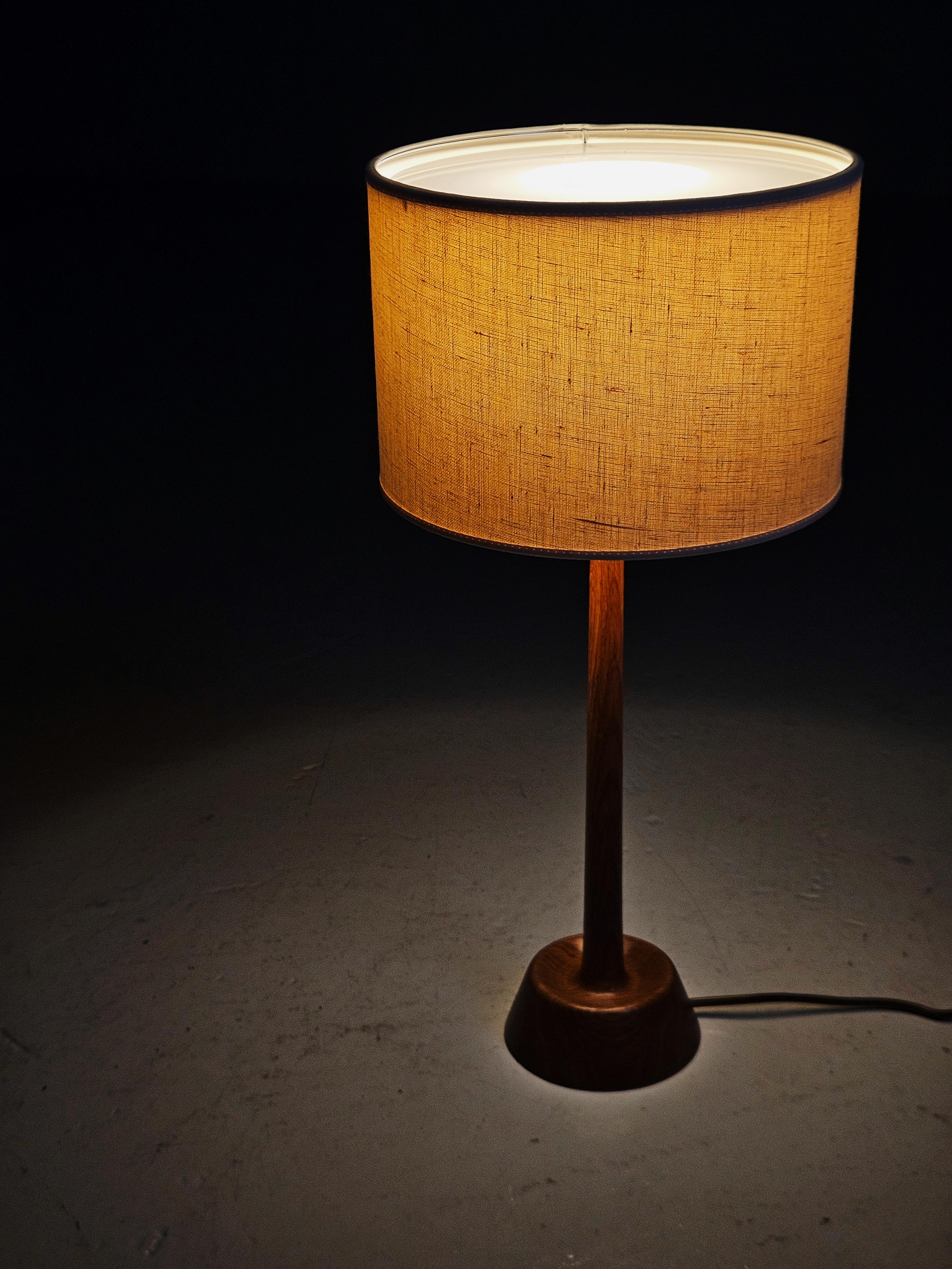 Tissu Lampe de table en Oak Design/One Kristiansson pour Luxus, Suède, années 1960 en vente