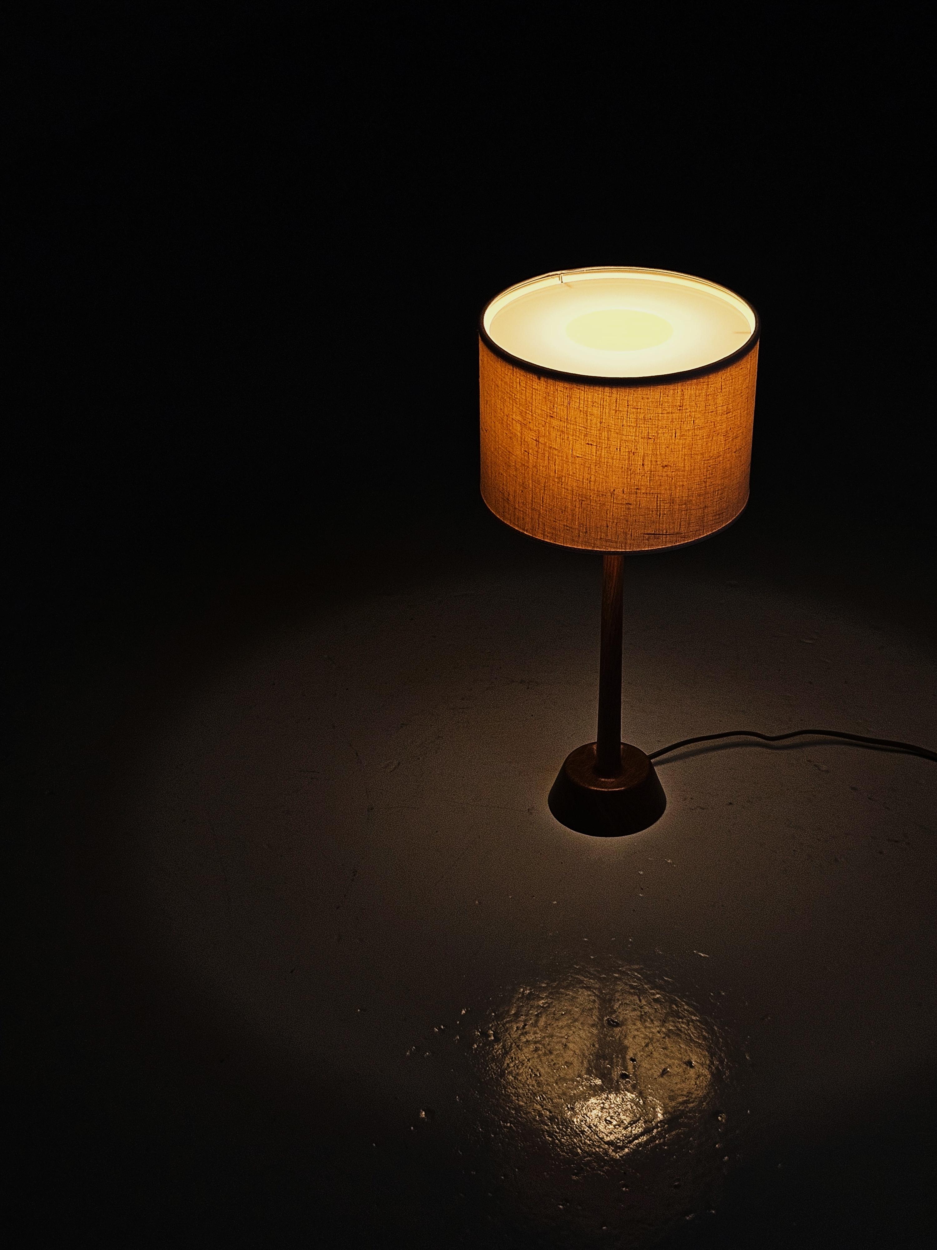 Lampe de table en Oak Design/One Kristiansson pour Luxus, Suède, années 1960 en vente 1