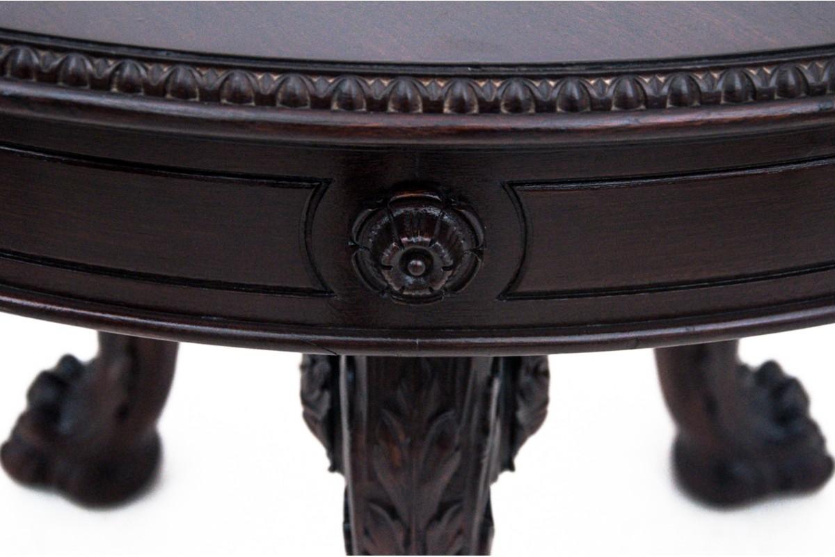 Oak table on lion's paws, Western Europe, circa 1920. In Good Condition For Sale In Chorzów, PL
