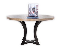 Table en chêne avec bord à losanges sur base de table à pieds incurvés