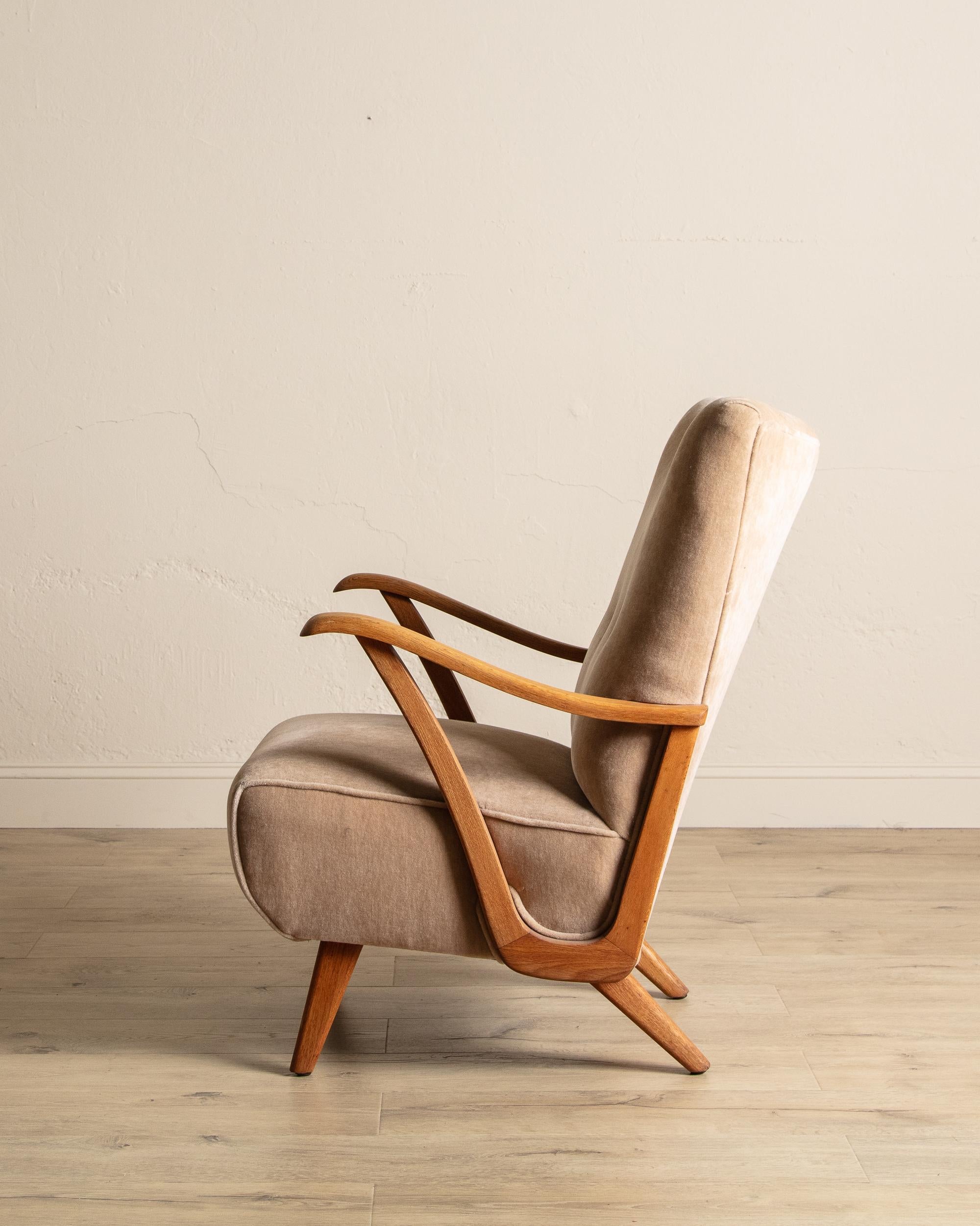 Eiche & Taupe Mohair Lounge Chair, Schweden, 1940er Jahre (Schwedisch) im Angebot