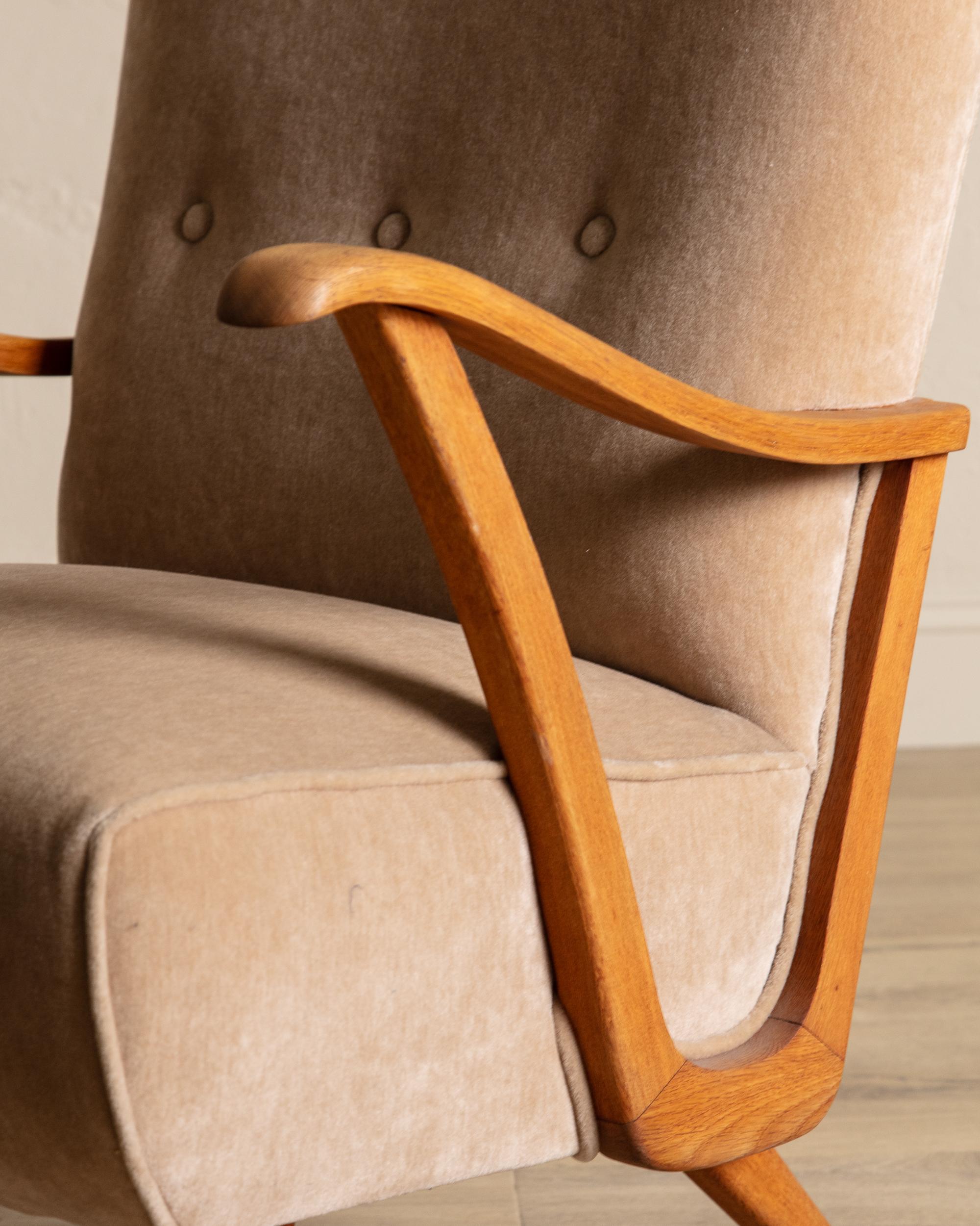 Eiche & Taupe Mohair Lounge Chair, Schweden, 1940er Jahre im Angebot 1